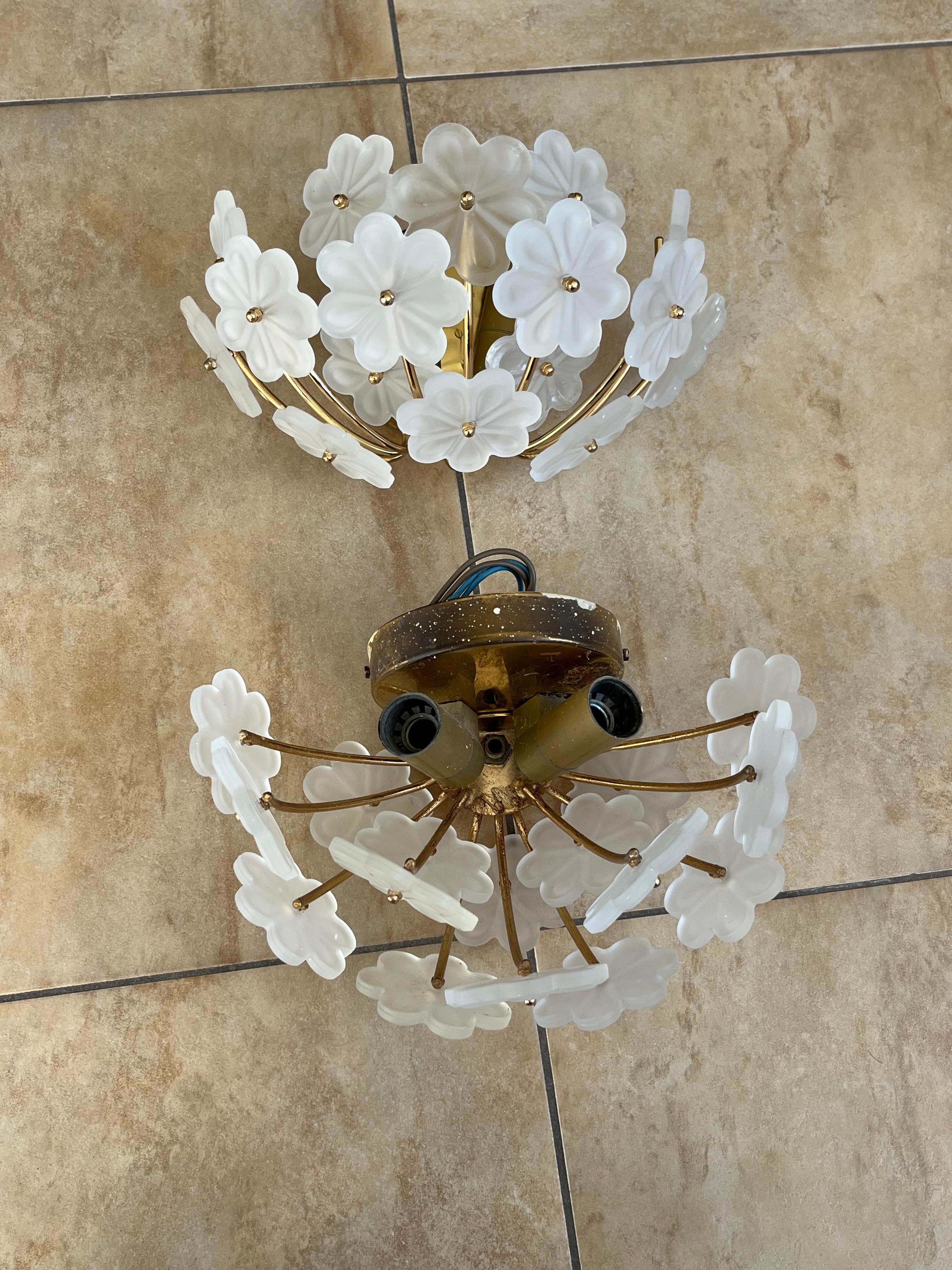 Metallo Set di 2 lampade da parete a fiore in vetro di Murano della metà del secolo scorso attribuite a Barovier 1960 in vendita