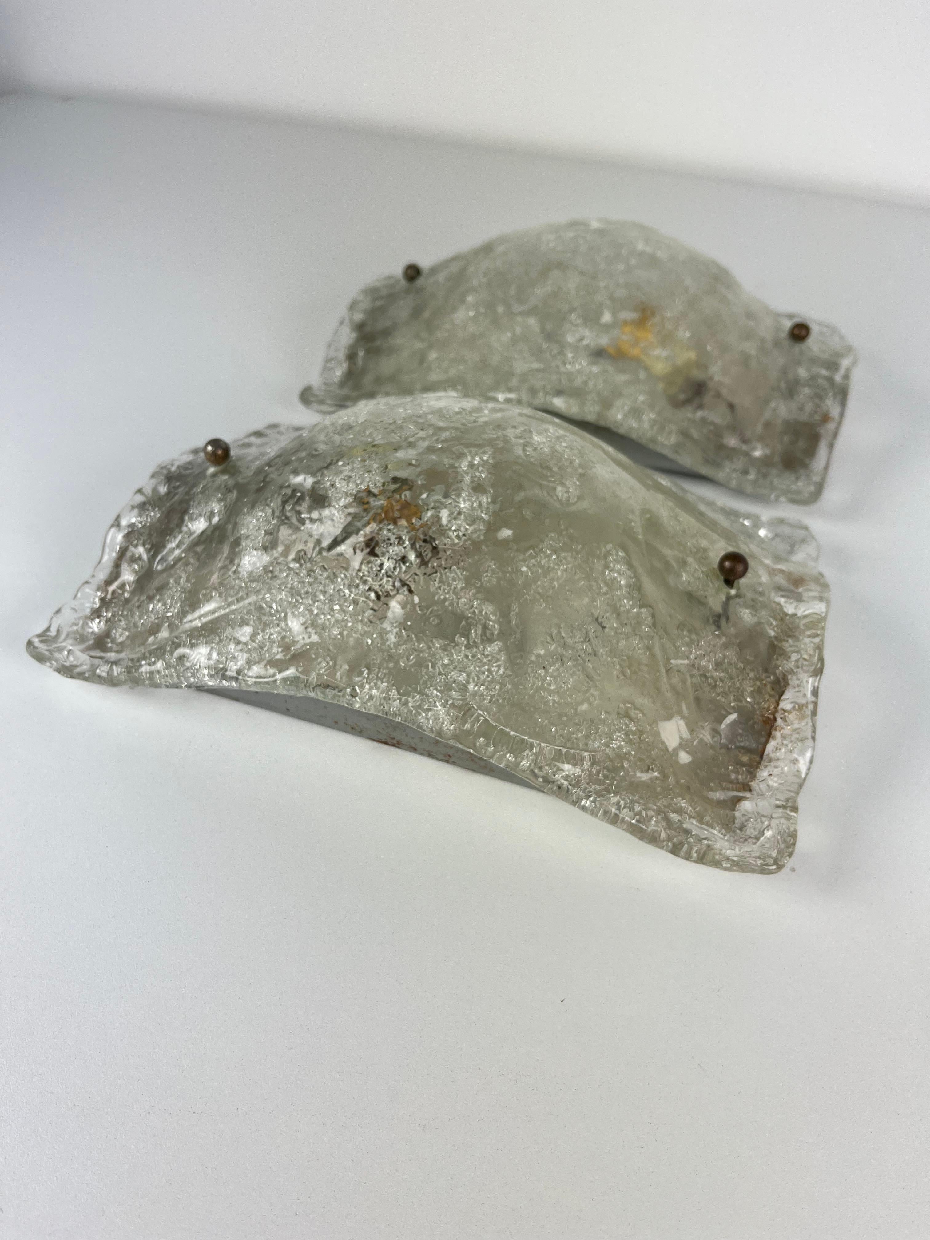 Juego de 2 lámparas de pared de cristal de Murano de mediados de siglo de Carlo Nason para Mazzega, años 60 Metal en venta