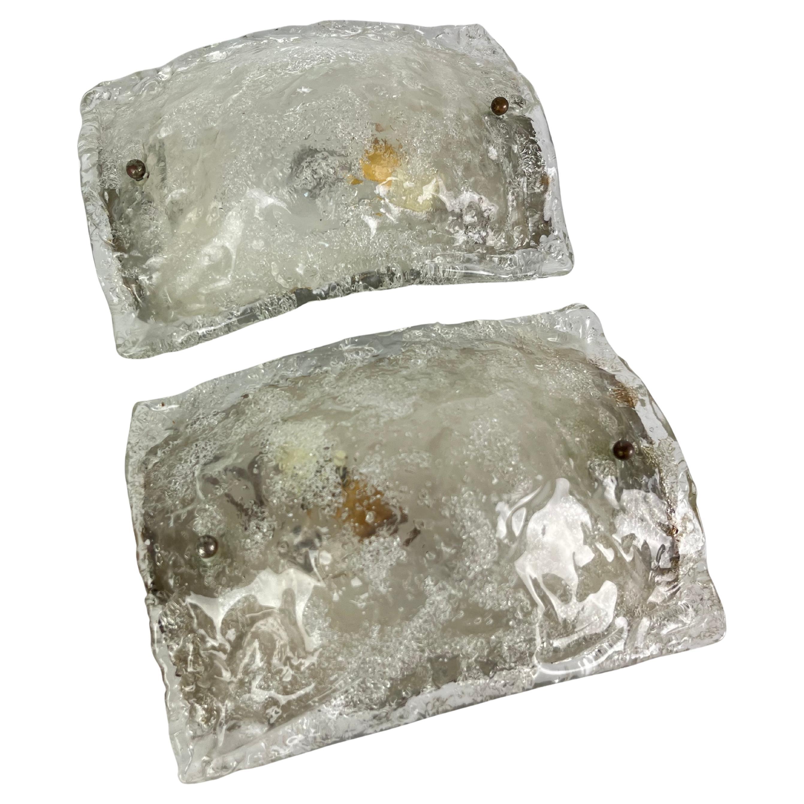 Juego de 2 lámparas de pared de cristal de Murano de mediados de siglo de Carlo Nason para Mazzega, años 60 en venta