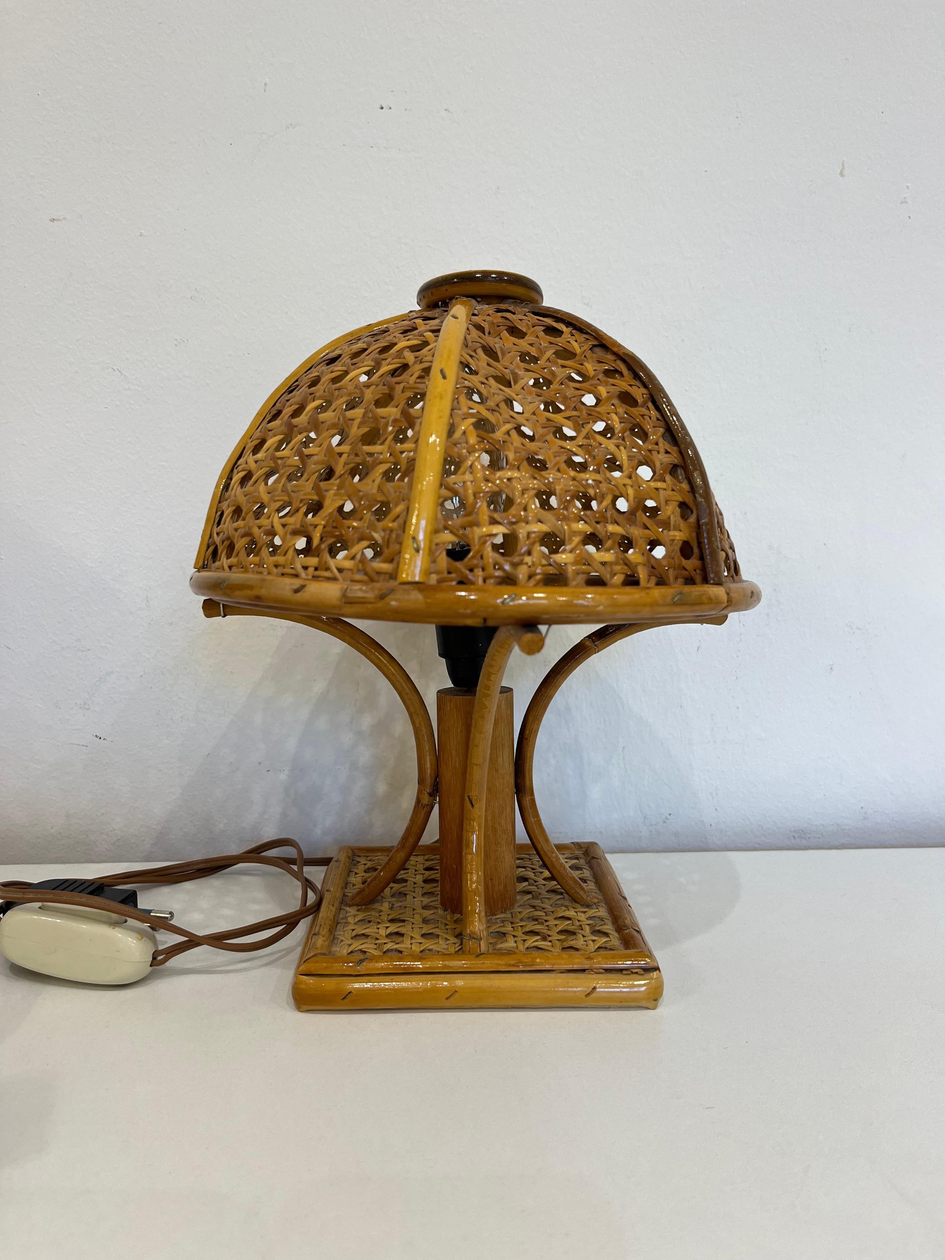 Juego de 2 Lámparas de mesilla de noche de ratán y bambú de mediados de siglo, años 60 Italiano en venta
