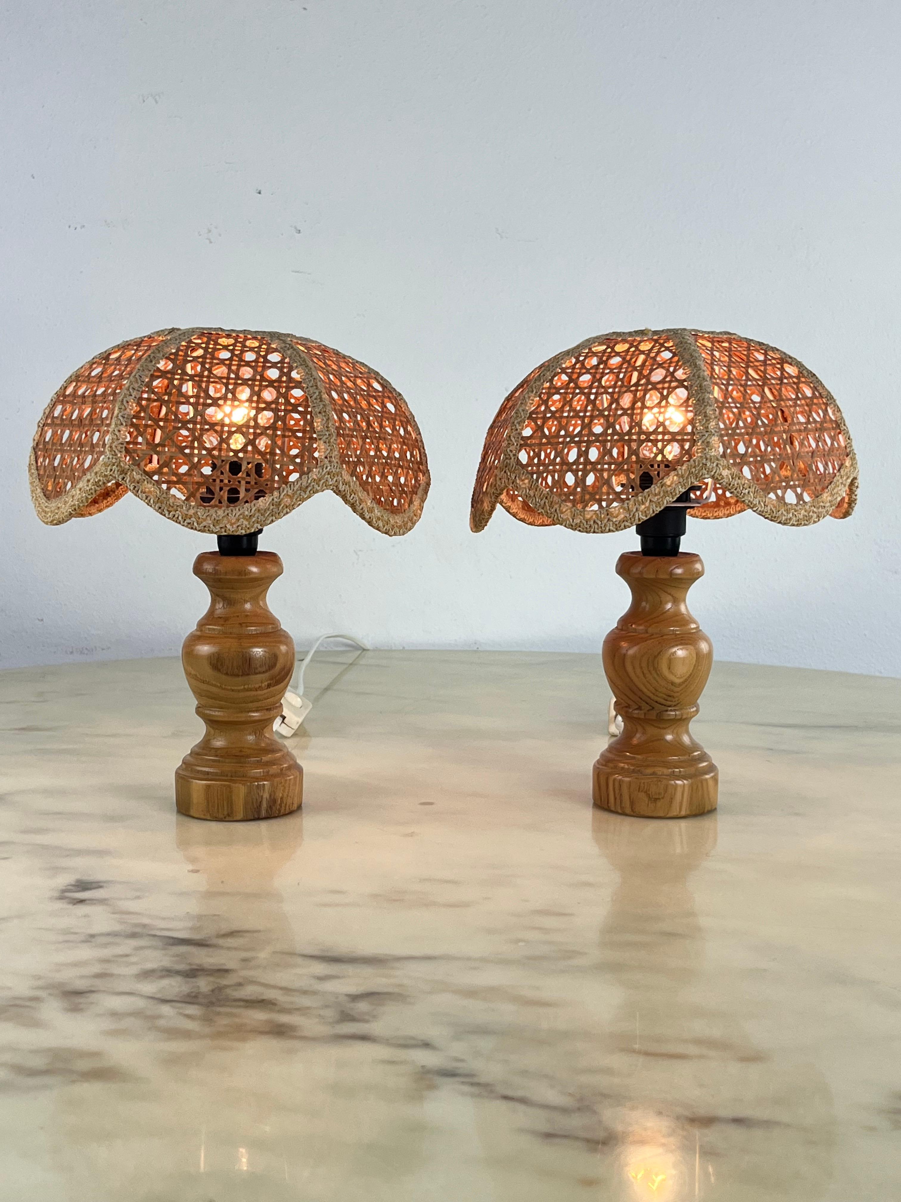 Set of 2 mid-century rattan bedside lamps, Italian design 1960s
Intact and working, good condition.
E14 lamps.