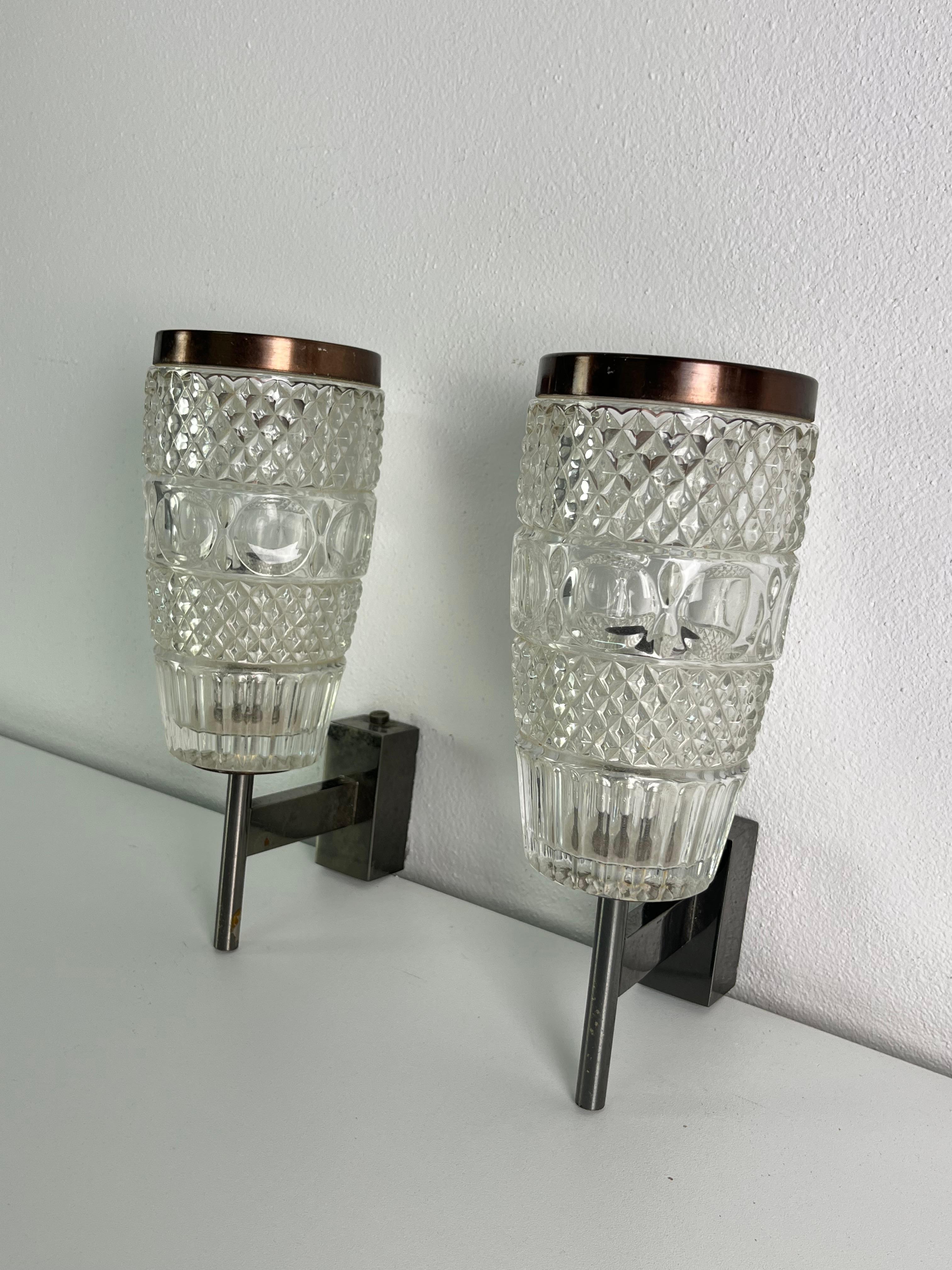 Set of 2 Mid-century Rostrato Glass Wall Lamps, 1950s
Metal frame, good condition, e14 lamps.