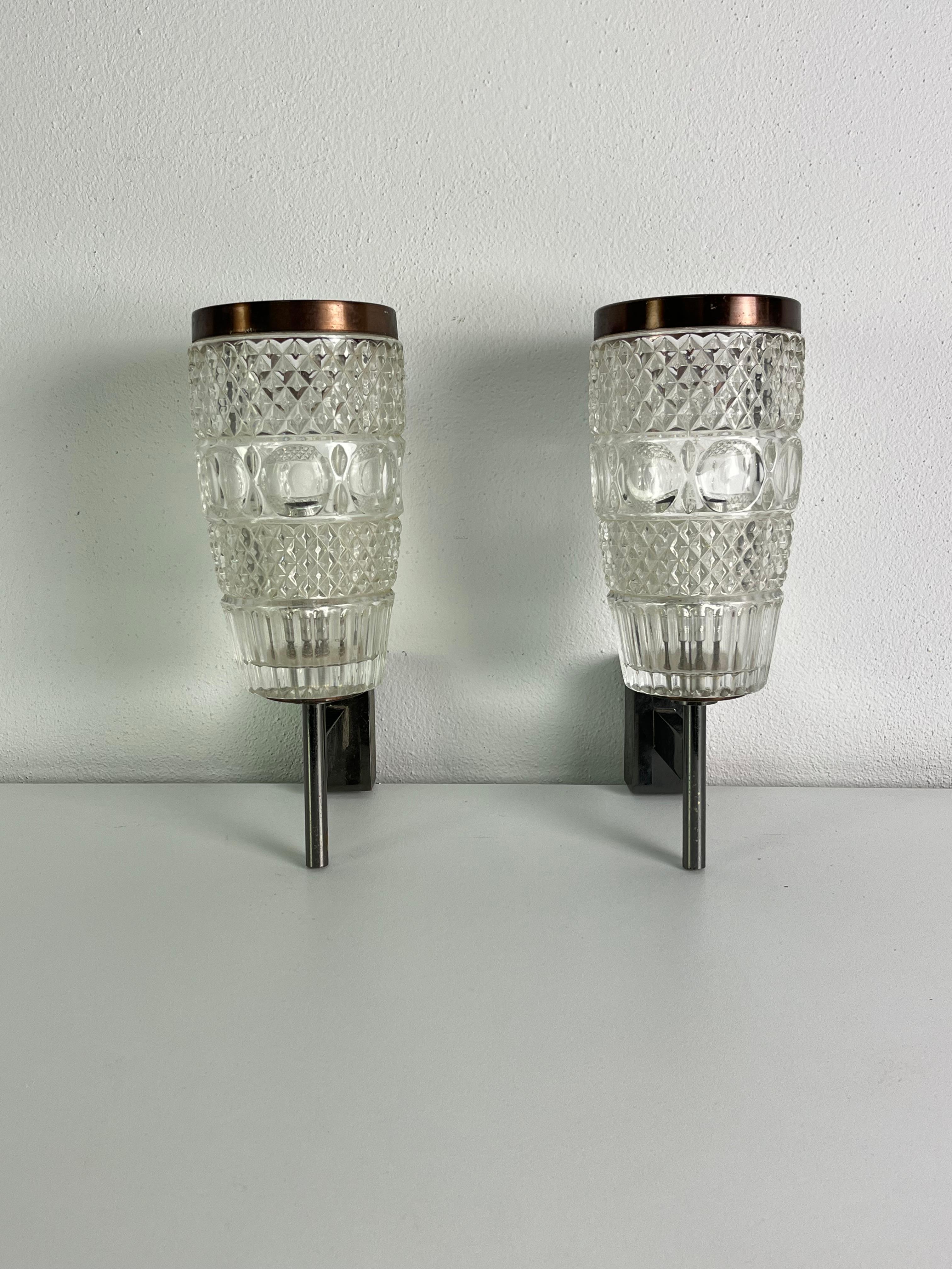 Italiano Set of 2 Mid-century Rostrato Glass Wall Lamps, 1950s in vendita
