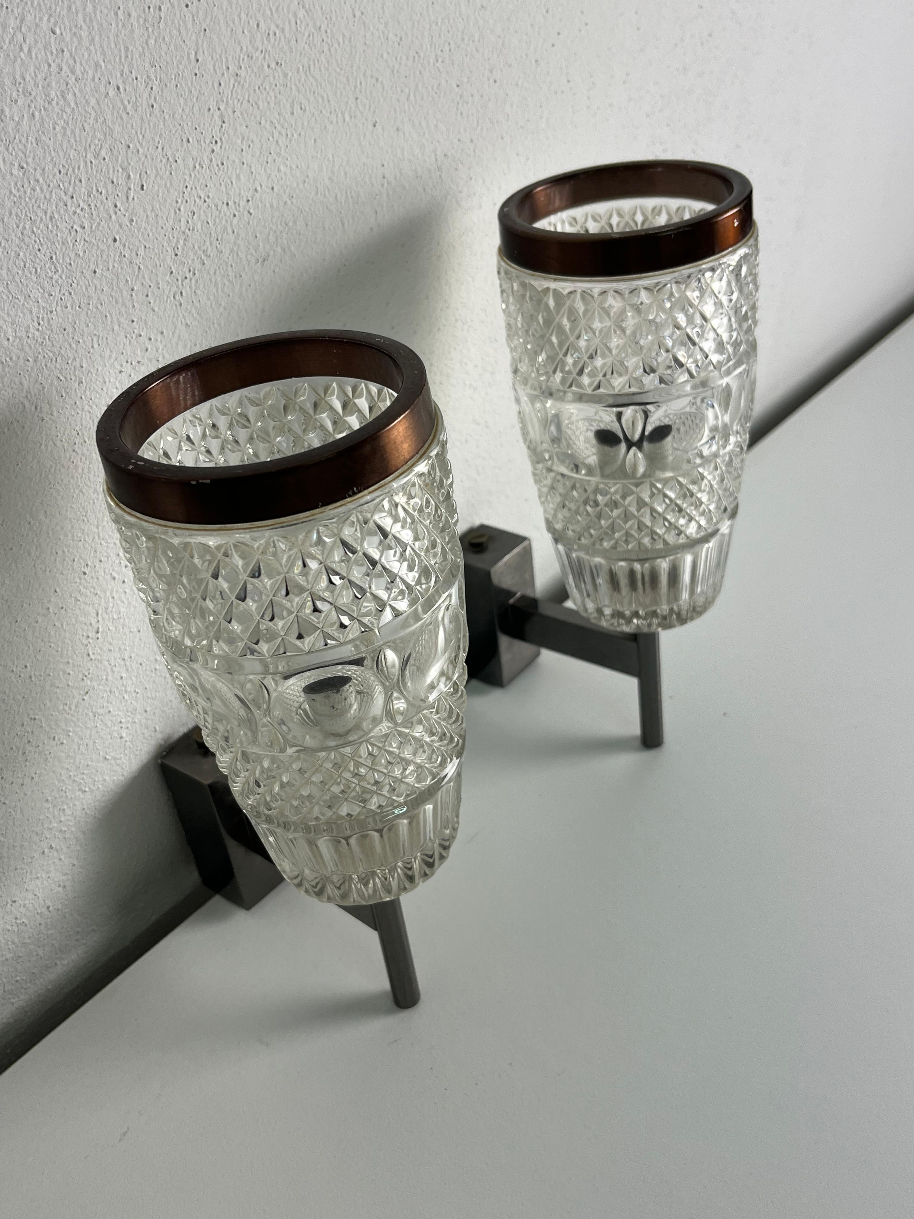 Metallo Set of 2 Mid-century Rostrato Glass Wall Lamps, 1950s in vendita