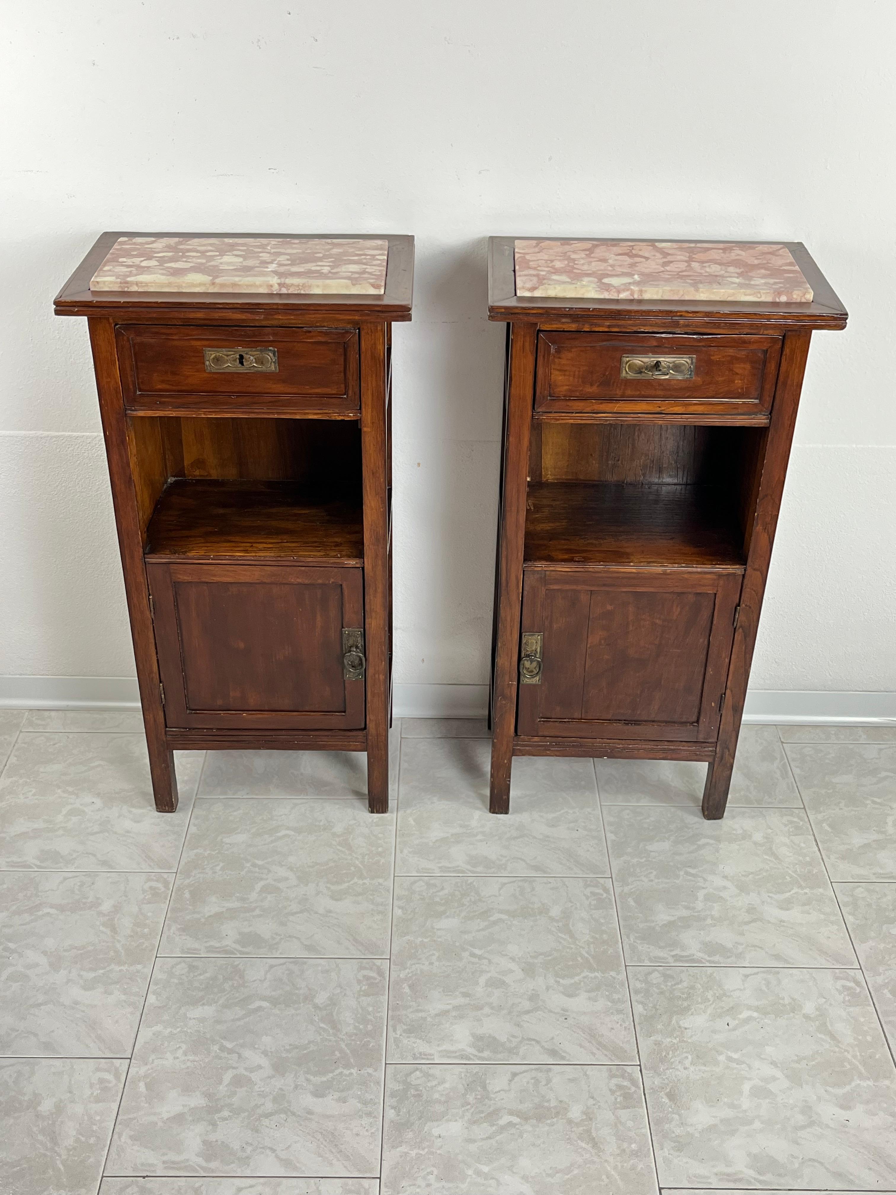 Italian Set Of 2 Mid-Century Sicilian Wood And Marble Bedside Tables 1930s For Sale