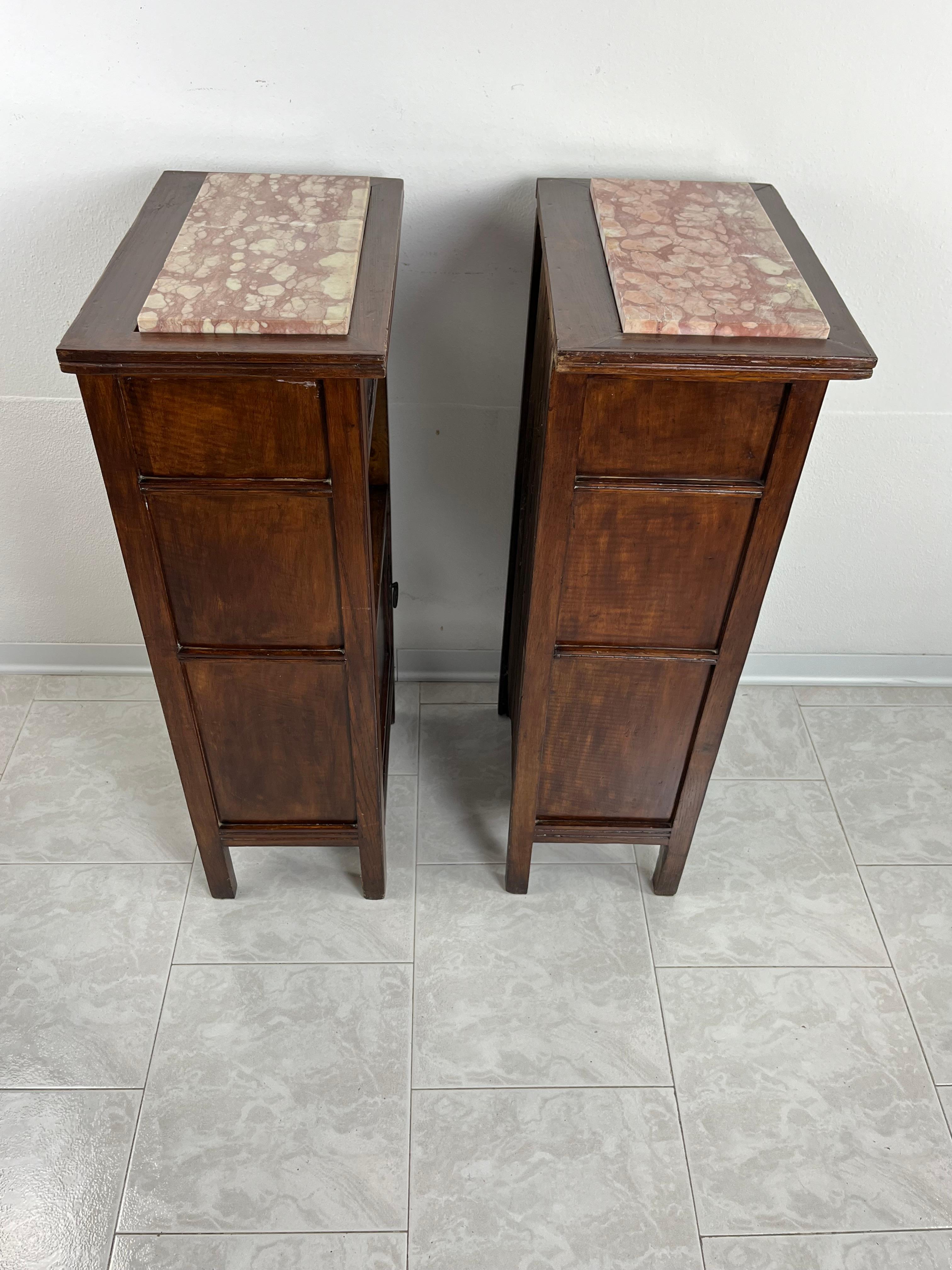 Milieu du XXe siècle Ensemble de 2 tables de chevet en bois et marbre de Sicile du milieu du siècle dernier 1930 en vente