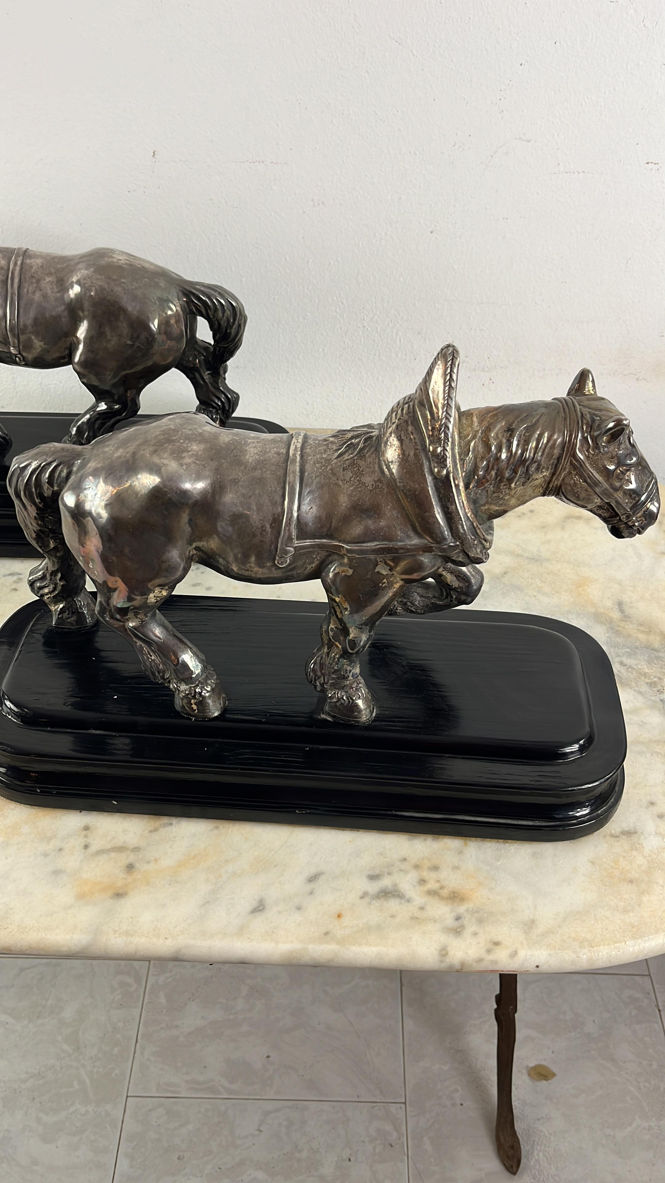 Belga Set di 2 cavalli in bronzo argentato di metà secolo, attribuito a Jean Joire, anni '30 in vendita
