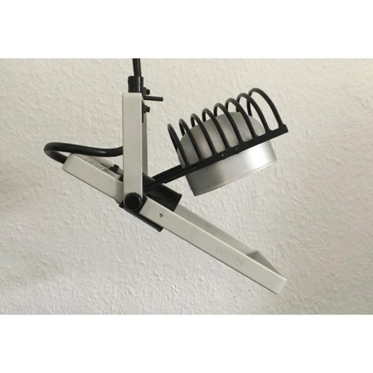 Rarissime lampade a sospensione della serie Sintesi dell'azienda italiana Artemide e scritte da Ernesto Gismondi.

La versione a sospensione (Sospensione) appare raramente sul mercato. Le lampade da tavolo, a morsetto e da parete Sintesi si trovano