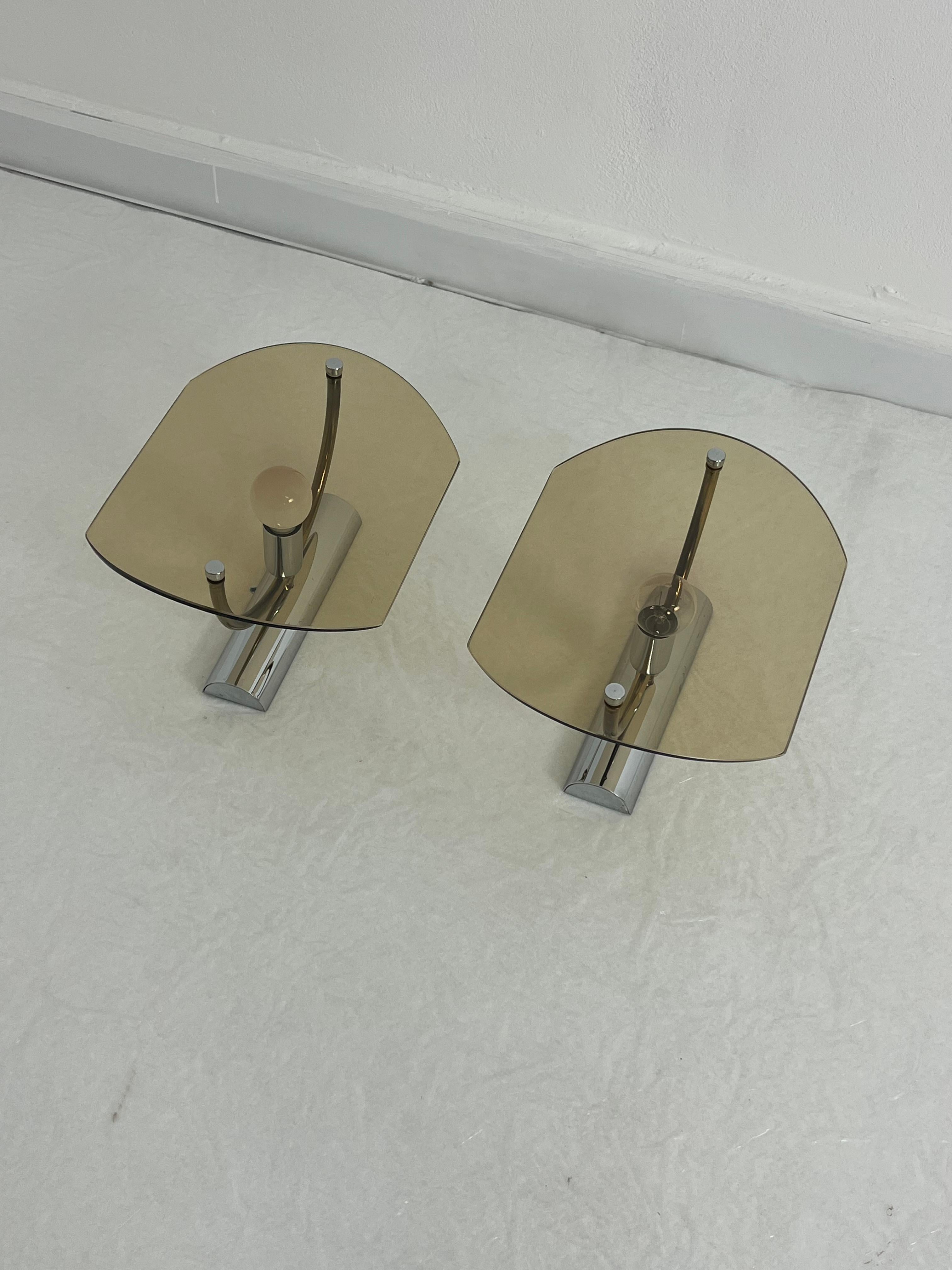 Satz von 2 Wandlampen aus Rauchglas aus der Mitte des Jahrhunderts, 1960er Jahre (Metall) im Angebot