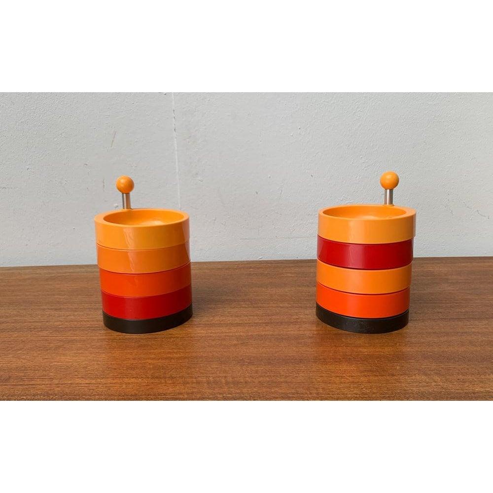 Mid-Century Space Age Extendable Swivel Bowls from Emsa, 1960s, Set of 2, in Very Good conditions. Designed 1960 to 1969 This piece has an attribution mark.

Additional information:
Material: Metal, Plastic
Color: Orange
Styles: Mid-Century