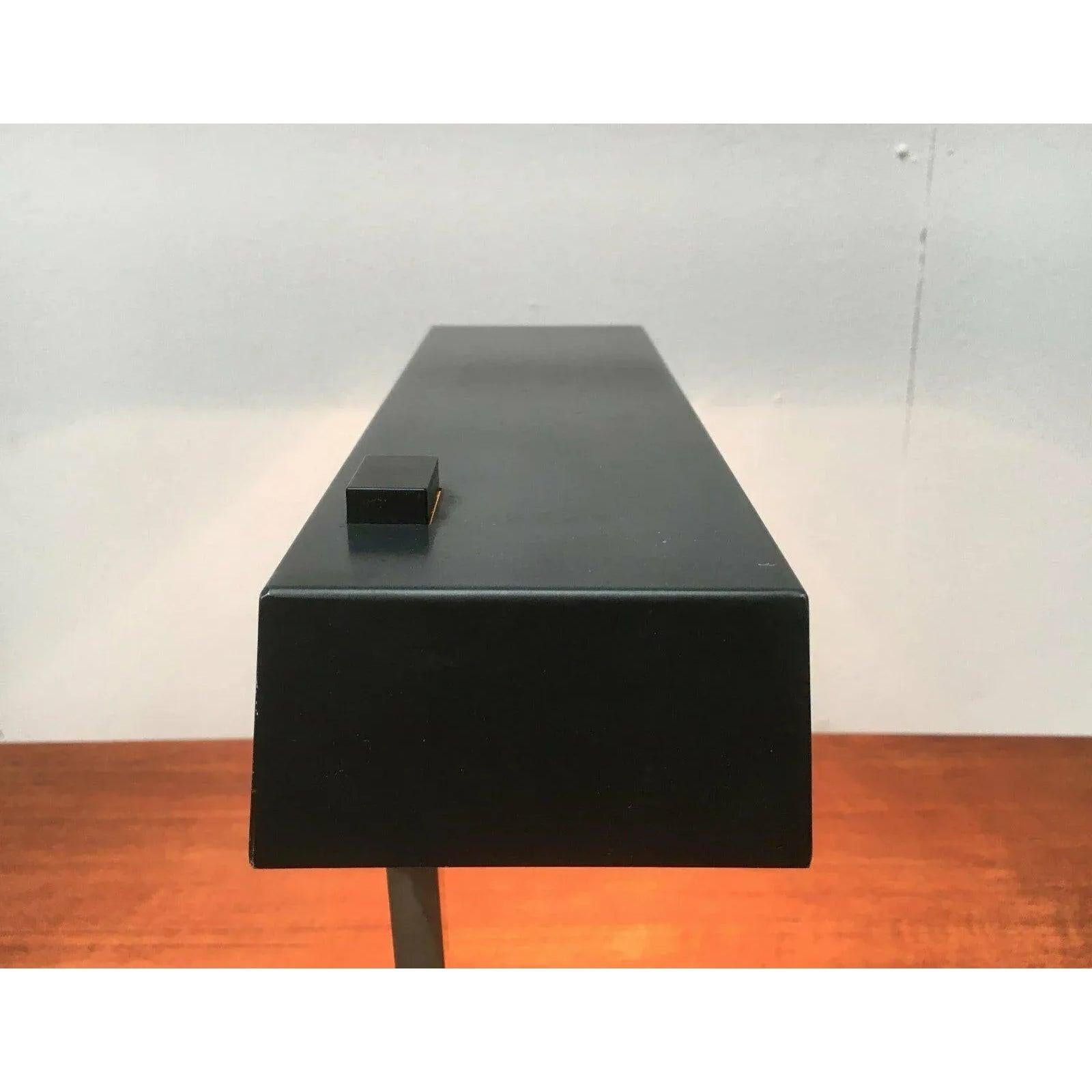 Lámparas de mesa minimalistas alemanas de la Edad Espacial de mediados de siglo de Hillebrand Leuchten, años 60, set de 2

Lámpara de sobremesa minimalista de mediados de siglo, de Hillebrand.

La pantalla rectangular puede girar alrededor del eje,