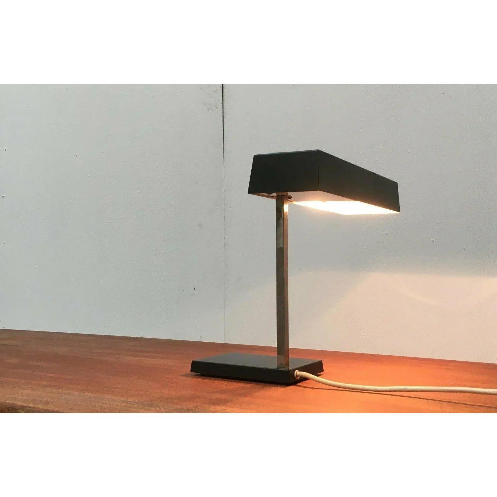 Juego de 2 Lámparas de Mesa Minimalistas Alemanas de la Era Espacial de Mediados de Siglo, Años 60 en Excelente estado para la venta en Hamburg, DE