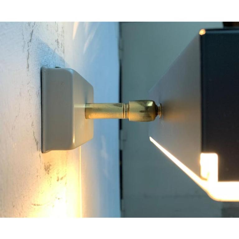 Satz von 2 deutschen minimalistischen Wandlampen aus der Mitte des Jahrhunderts (Space Age), 1960er Jahre (Metall) im Angebot