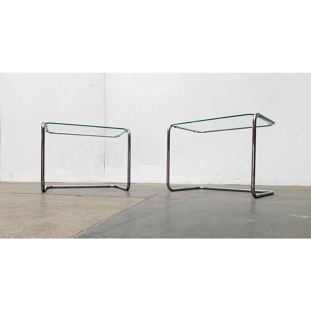 20ième siècle Ensemble de 2 tables gigognes en verre de l'ère Space du milieu du siècle dernier, années 1960 en vente