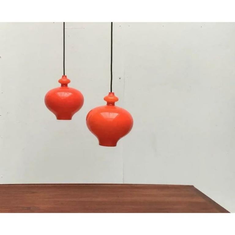 Set di 2 lampade a sospensione in vetro dell'era spaziale di metà secolo di Hans-Agne Jakobsson, anni '60 in vendita 5