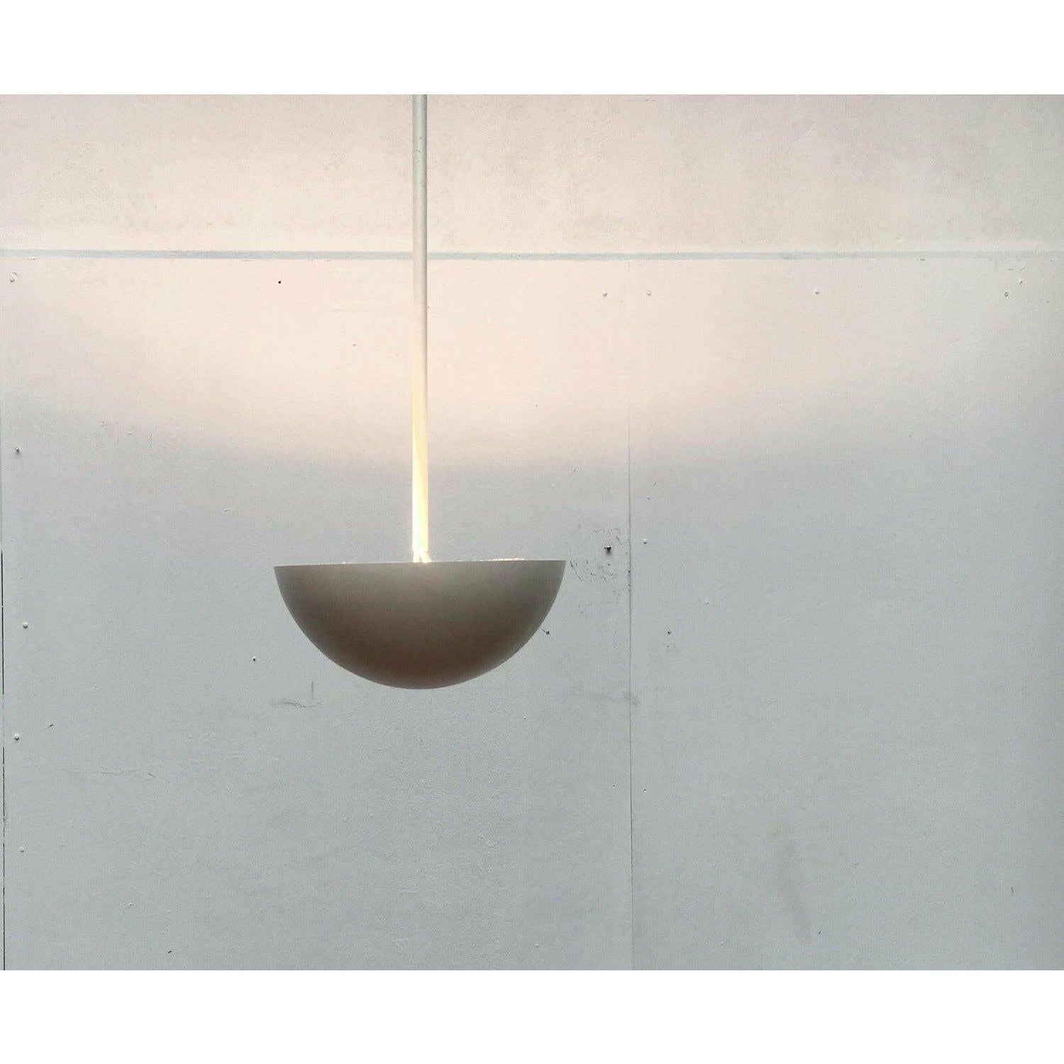 Set di 2 lampade a sospensione in fibra di vetro minimaliste dell'era spaziale di metà secolo, anni '60 In condizioni ottime in vendita a Hamburg, DE