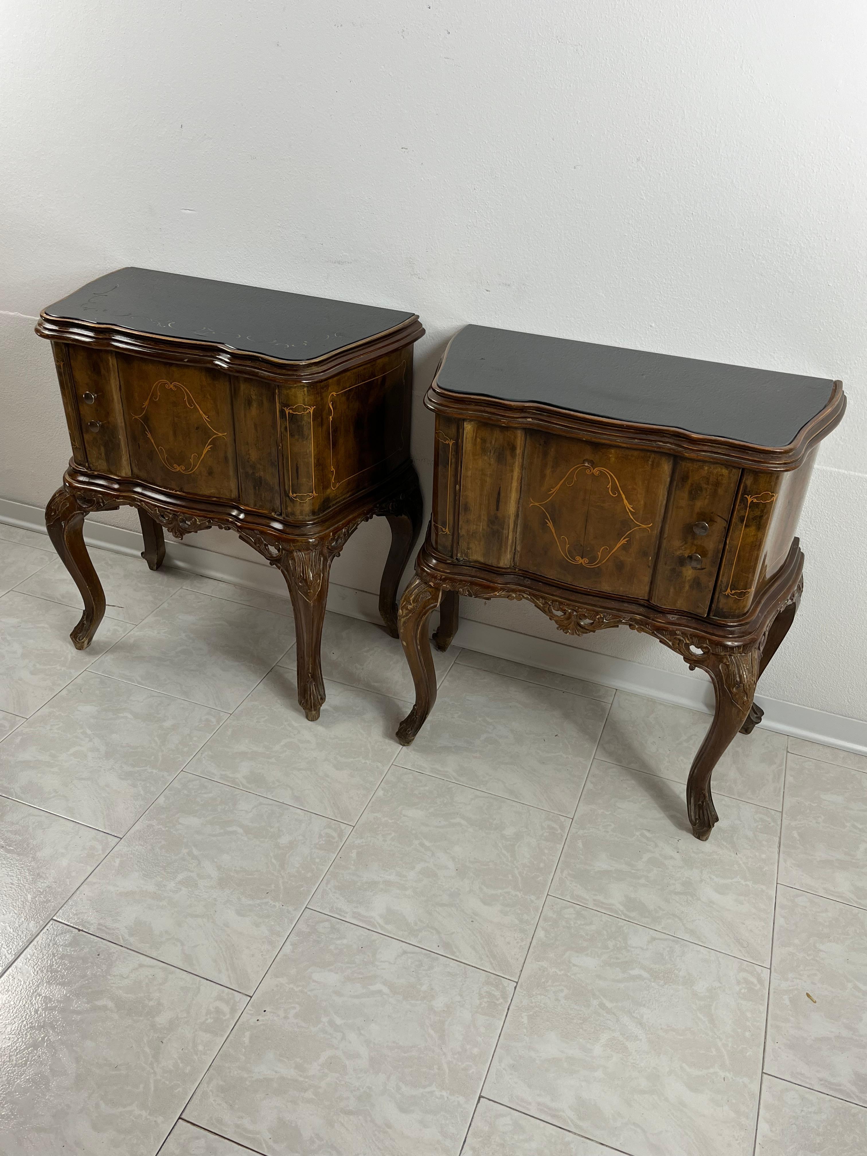 Set of 2 Mid-Century Spinelli & Anzani 1950s bedside tables
Intact and in good condition, glass top (one replaced).
Small signs of aging that do not affect the beauty of these Italian furnishing elements.
