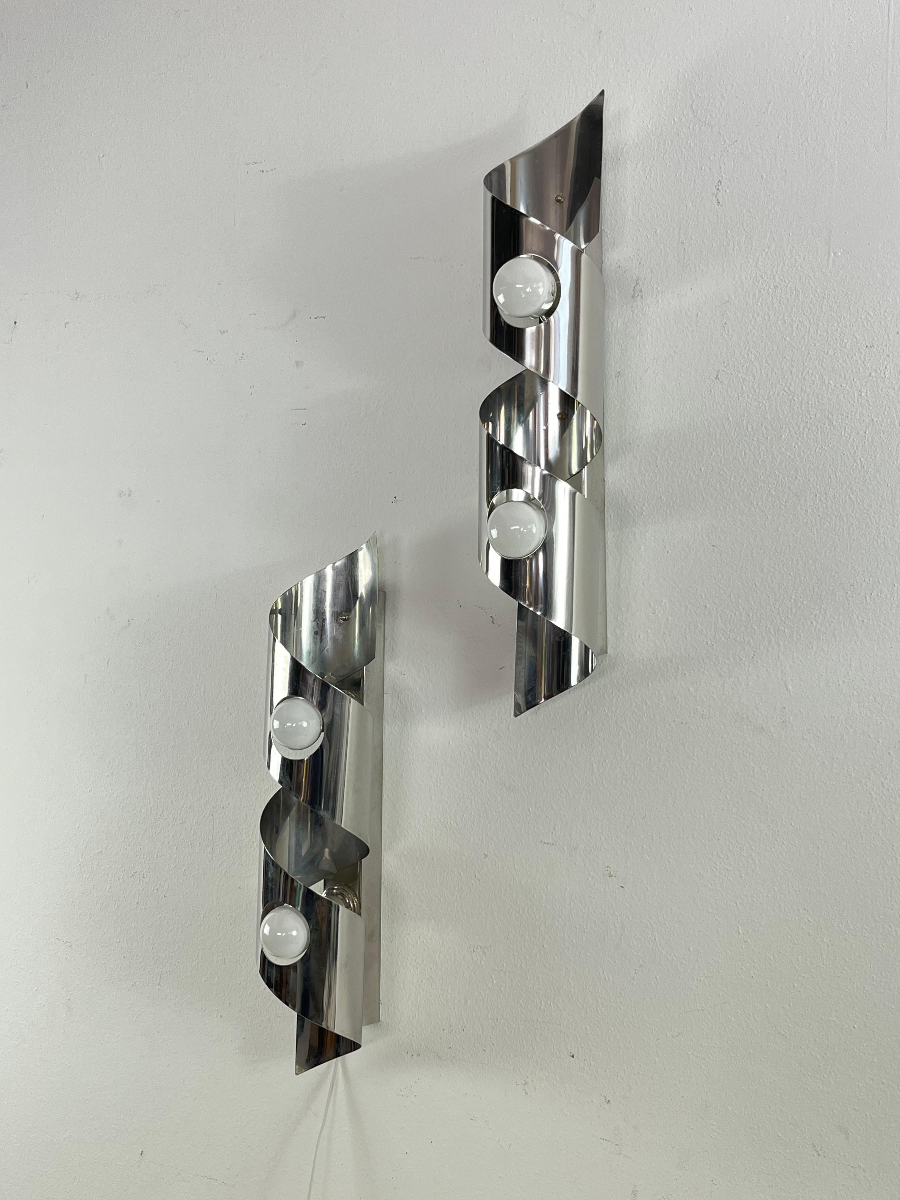 Italiano Set di 2 lampade da parete in acciaio di metà secolo attribuite a Oma Illuminazione, anni '60 in vendita