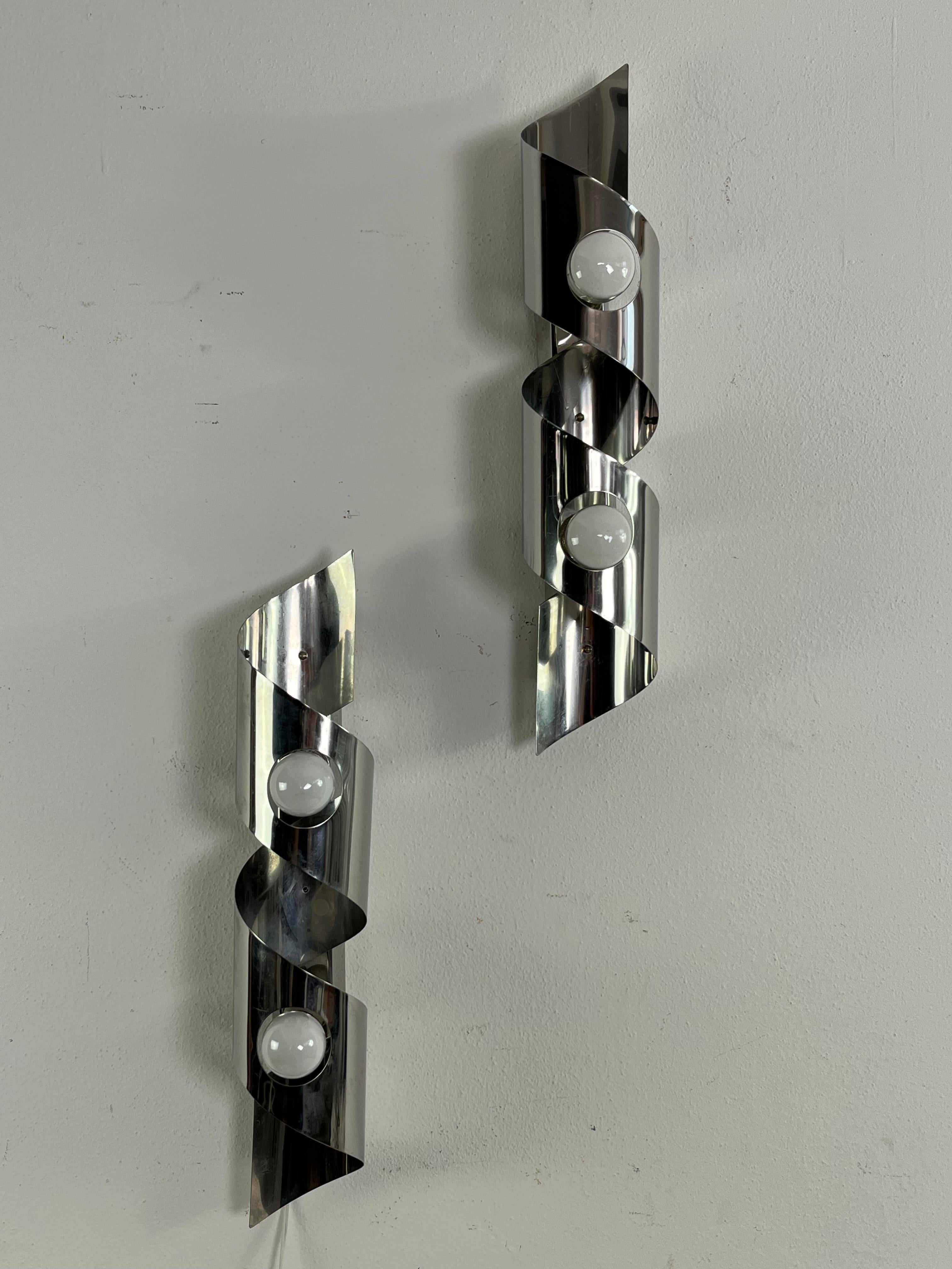 Acciaio Set di 2 lampade da parete in acciaio di metà secolo attribuite a Oma Illuminazione, anni '60 in vendita