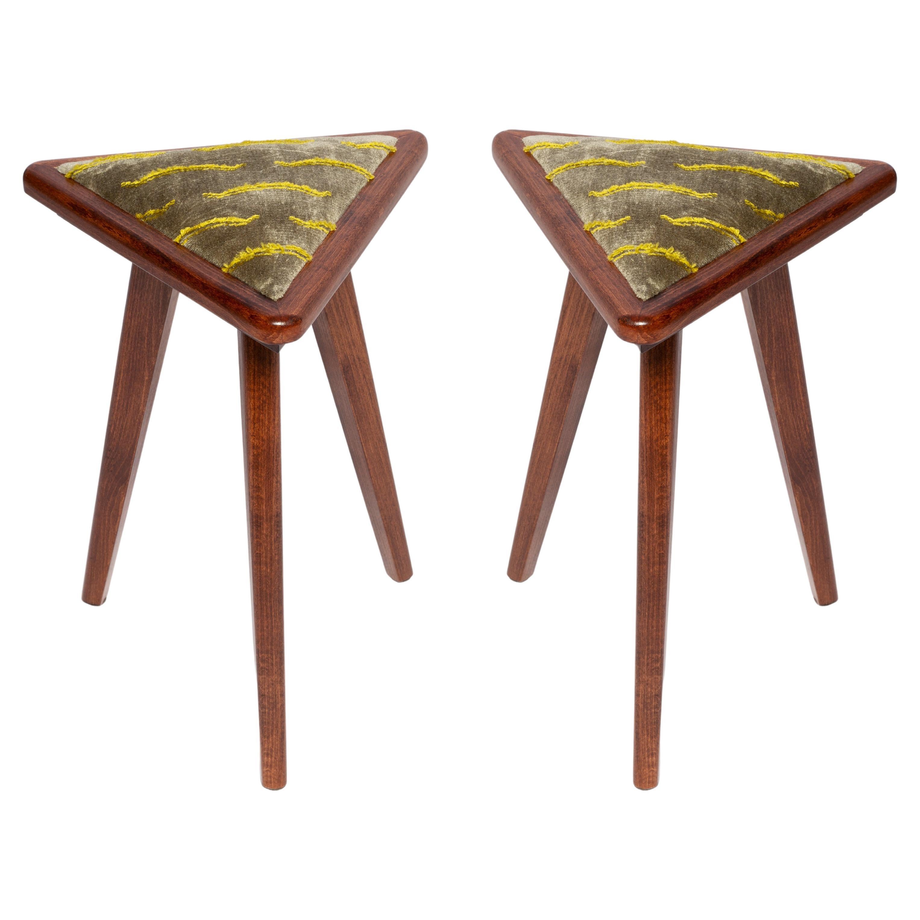 Set of 2 Mid-Century Style Triangle Stools in Nouvelles Vagues, Vintola, Europe For Sale