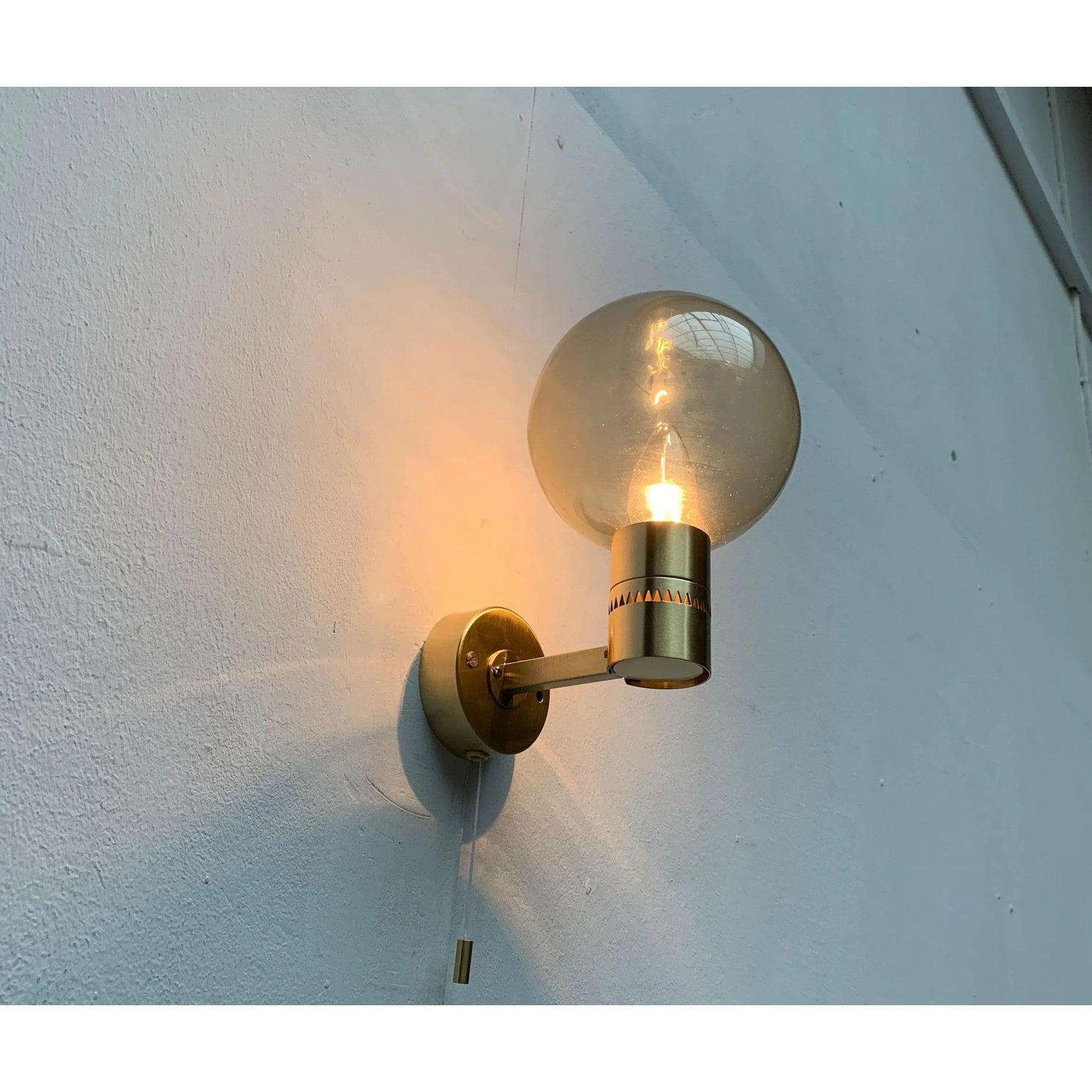 Juego de 2 lámparas de pared suecas de latón de mediados de siglo, Hans-Agne Jakobsson, años 60 en Excelente estado para la venta en Hamburg, DE