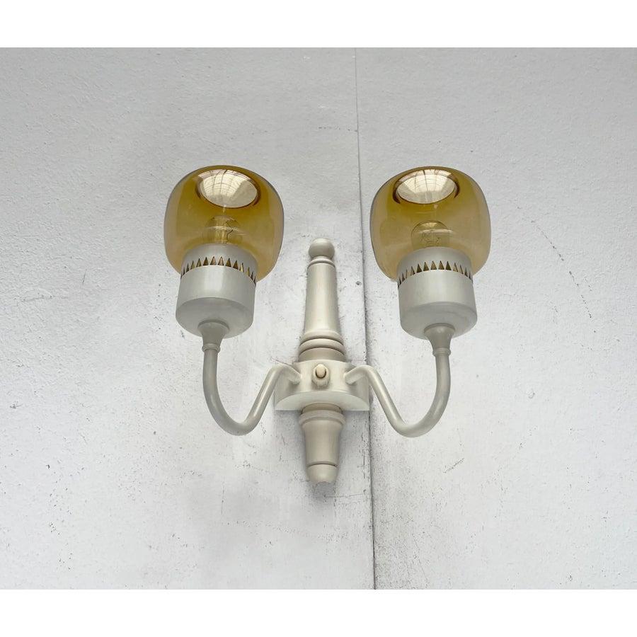 Lampade da parete T526 svedesi di metà secolo con vetri color ambra di Hans-Agne Jakobsson per Hans-Agne Jakobsson Ab, 1960, Set di 2

Due rare applique per il lampadario t526 di Hans-Agne Jakobsson degli anni '60.

un design molto tradizionale
