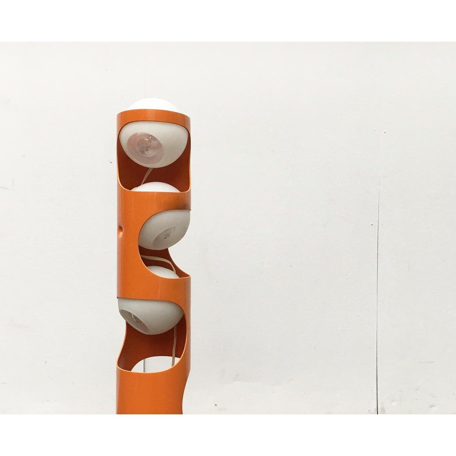Mid-Century Modern Ensemble de 2 lampadaires Guggerli L3 de l'Ère spatiale suisse du milieu du siècle dernier pour Baltensweiler en vente