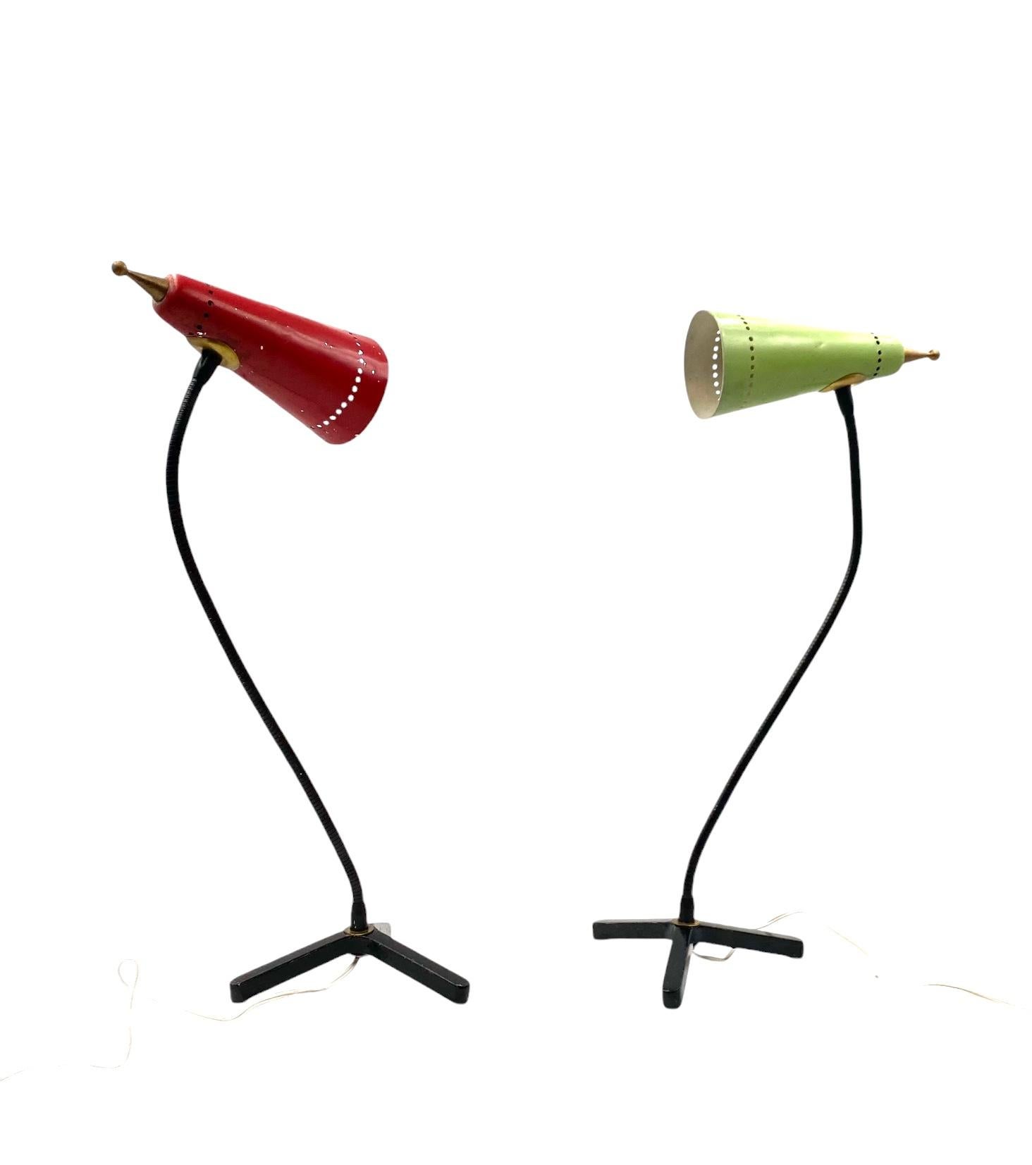 Juego de 2 lámparas de mesa de mediados de siglo, estilo Stilnovo Italia circa 1950s Metal en venta