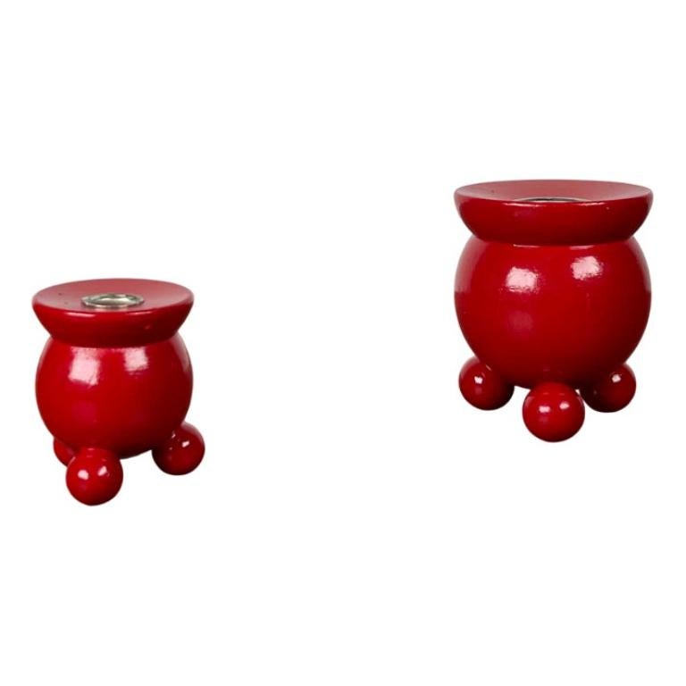 Juego de 2 candelabros tradicionales suecos de madera de mediados de siglo, años 60
