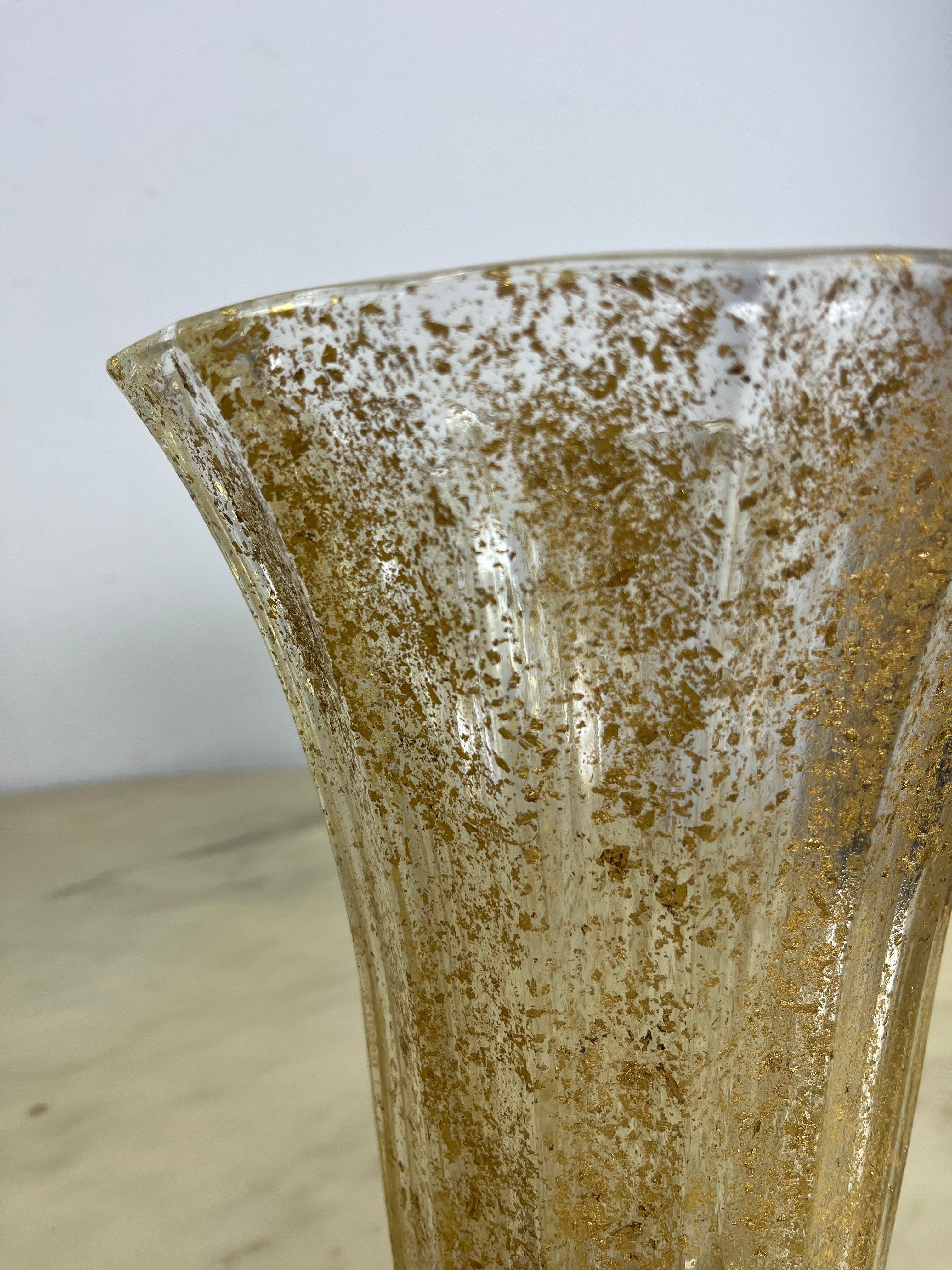 Metà XX secolo Set di 2 vasi di metà secolo in vetro di Murano a foglia d'oro 1960s in vendita