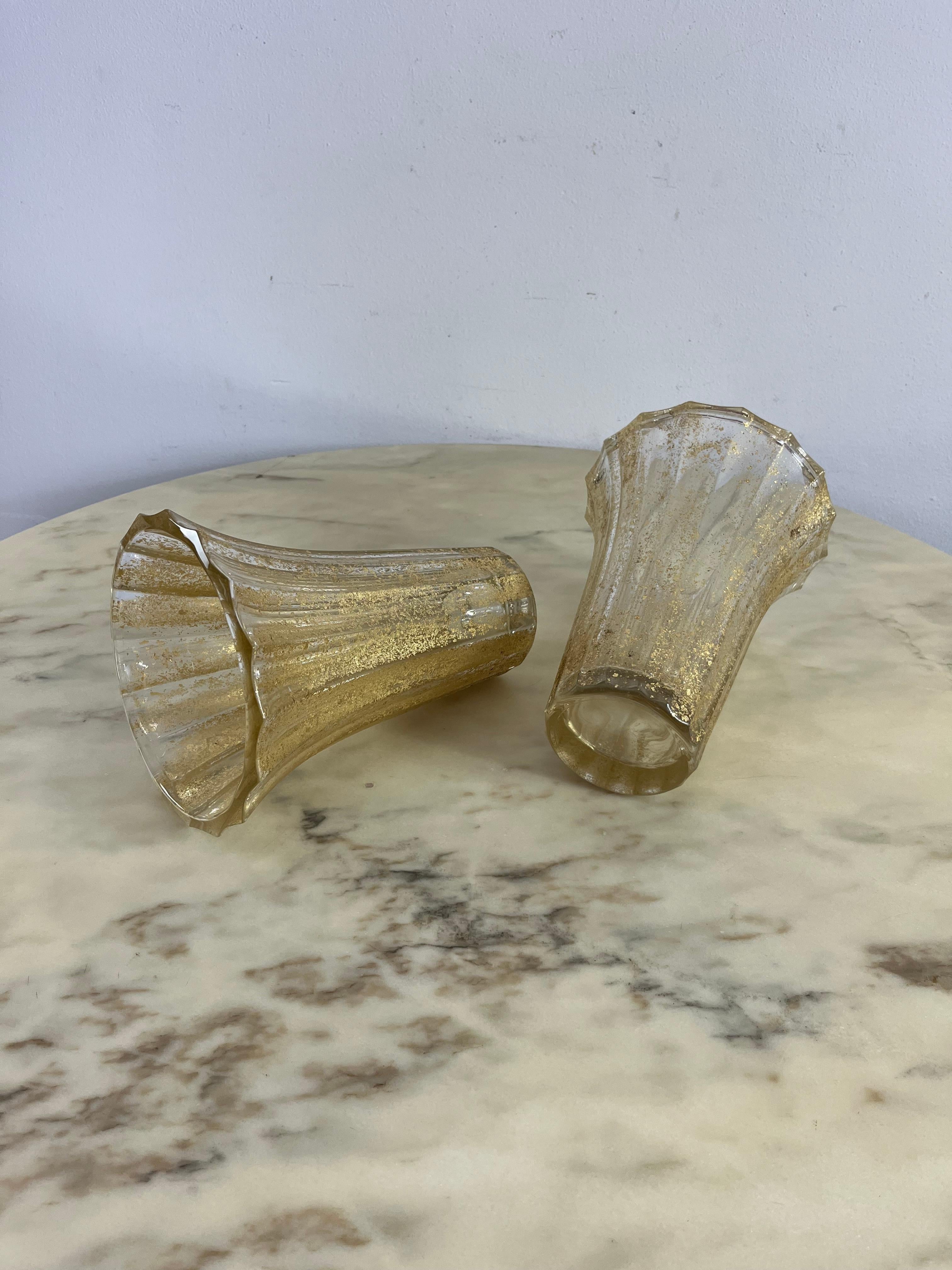 Set di 2 vasi di metà secolo in vetro di Murano a foglia d'oro 1960s in vendita 1
