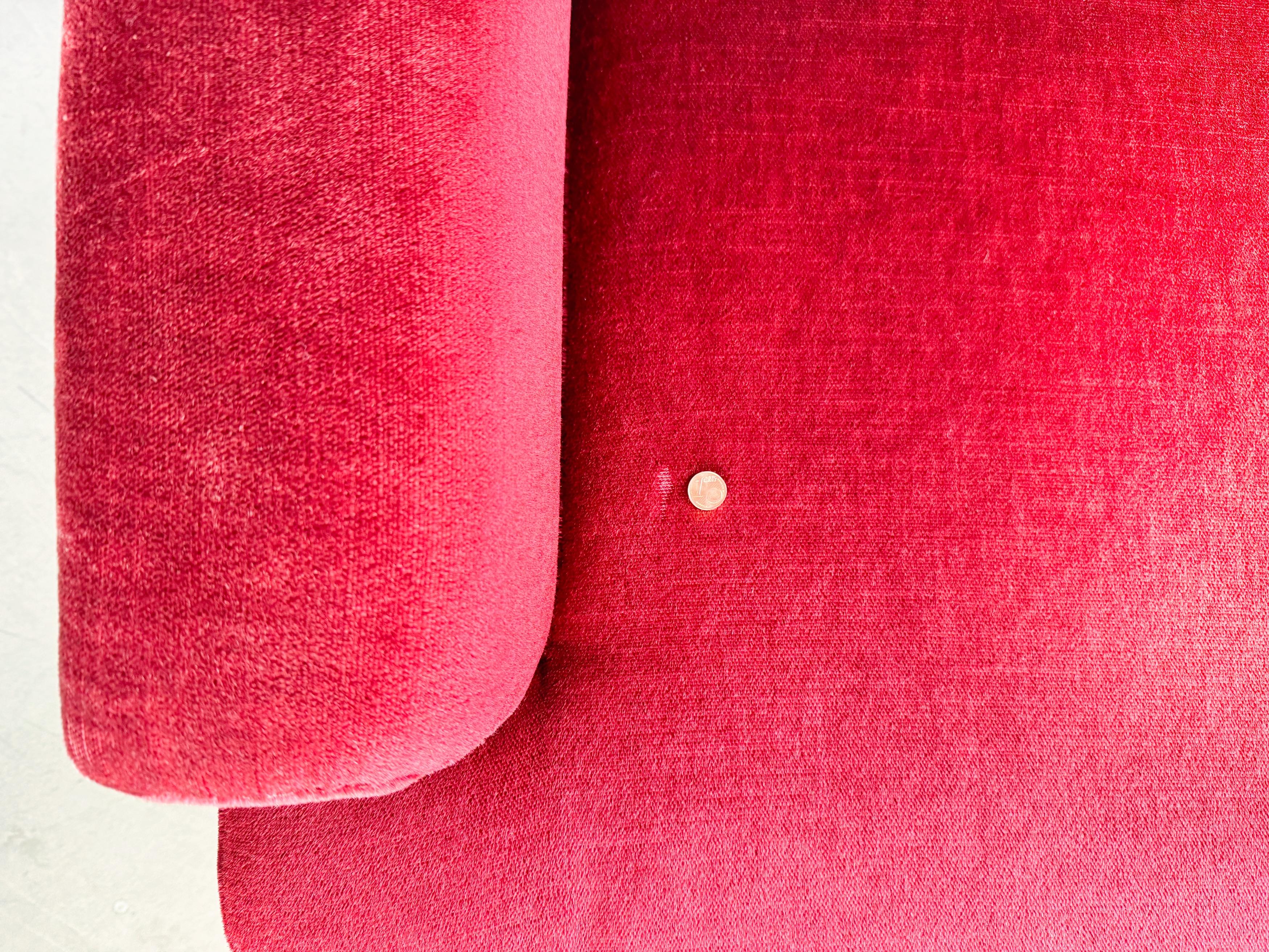 Set di 2 poltrone vintage di metà secolo in velluto rosso retrò in vendita 9