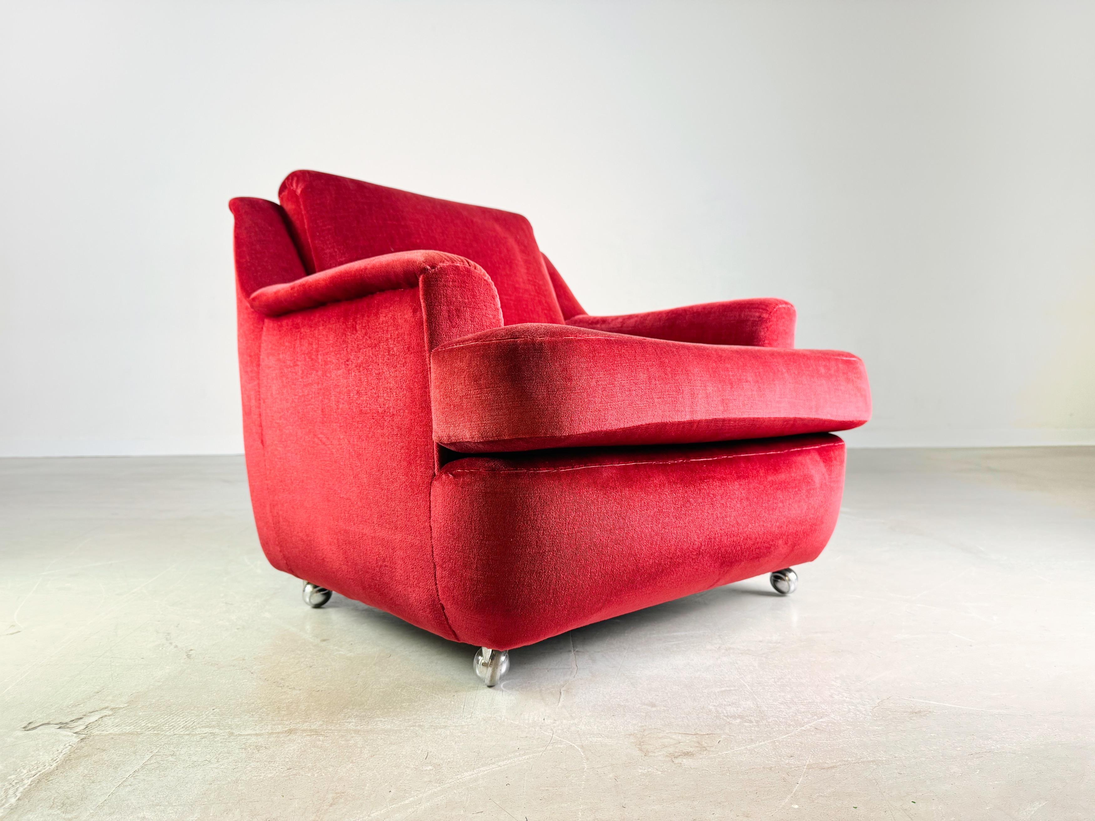 Set di 2 poltrone vintage di metà secolo in velluto rosso retrò in vendita 3