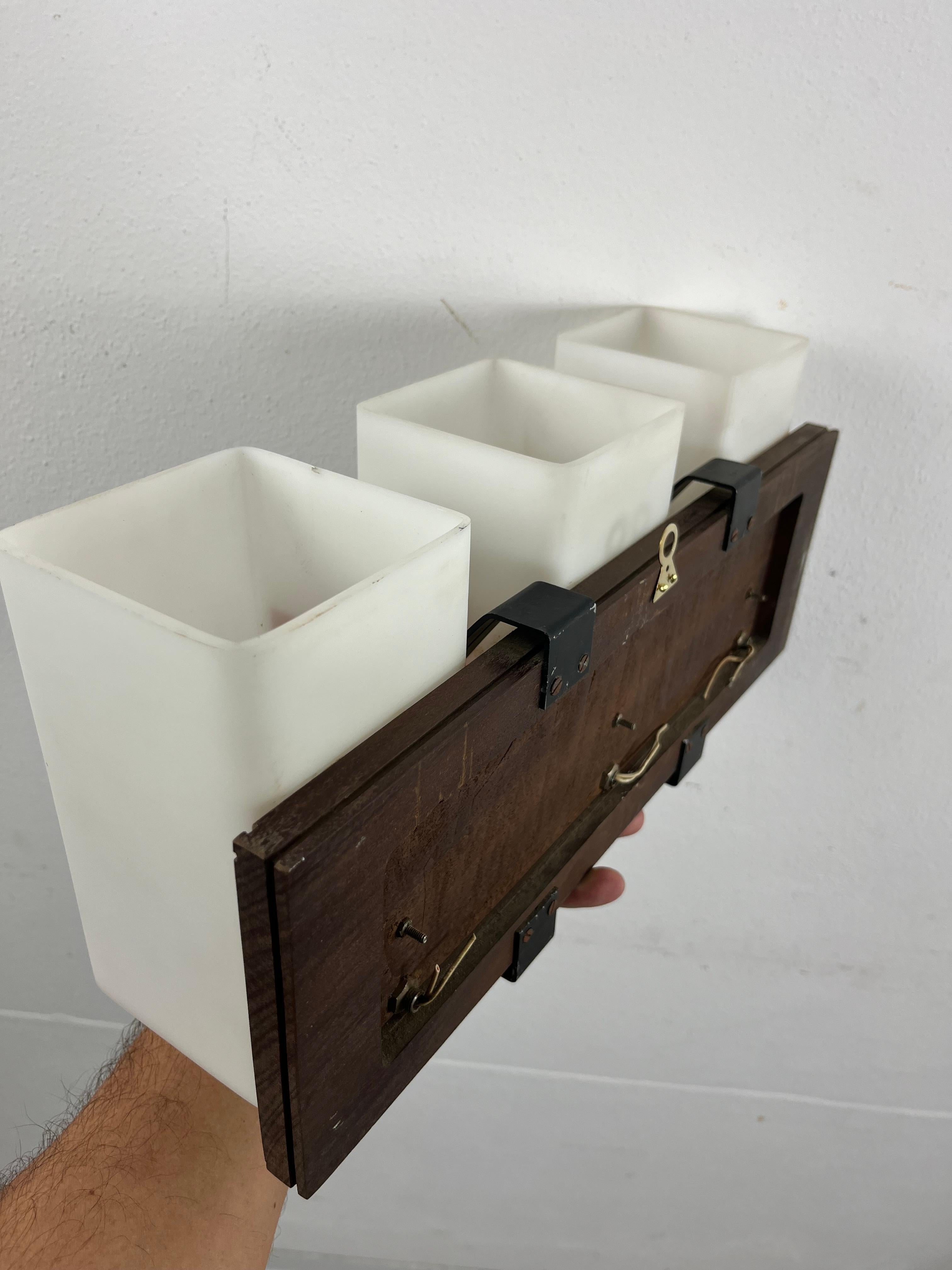 Set di 2 lampade da parete di metà secolo attribuite ad Angelo Brotto per Esperia, anni '60 in vendita 8