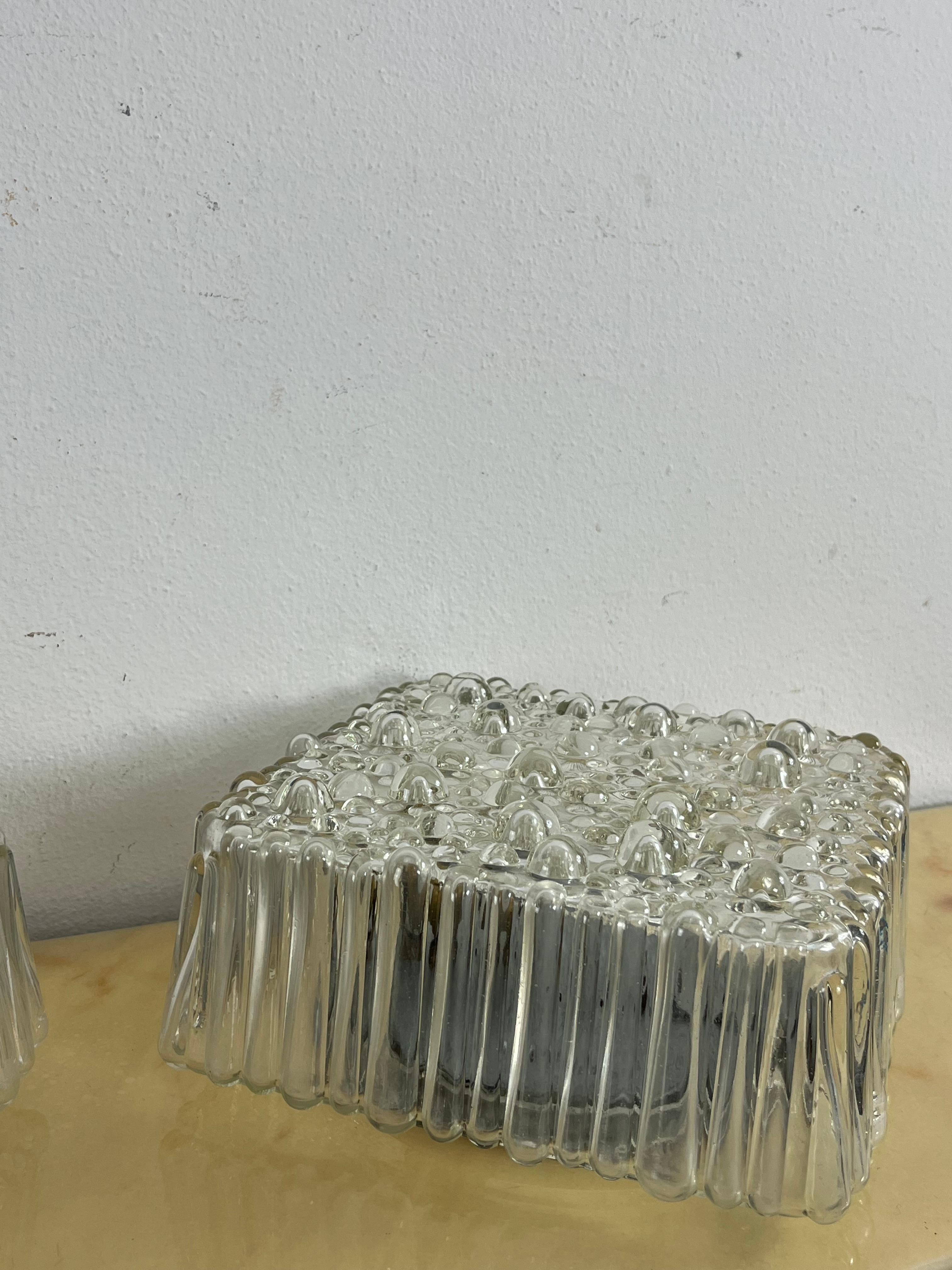 Ensemble de 2 lampes murales du milieu du siècle dernier attribuées à Helena Tynell, 1960s
Intactes et en bon état, lampes E27.
Structure métallique.