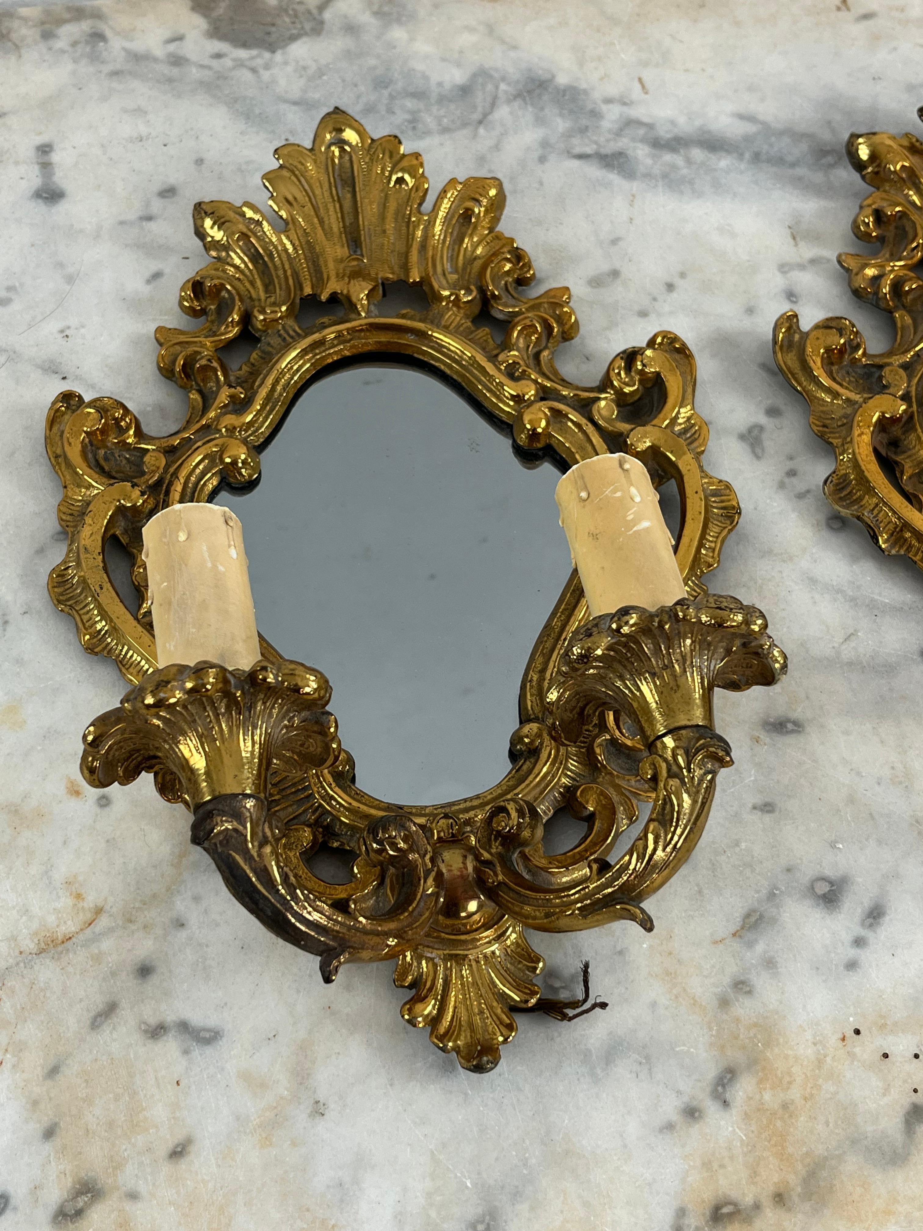 Ensemble de 2 appliques murales du milieu du siècle avec miroir, années 1960
Lampes E14.
Bon état.