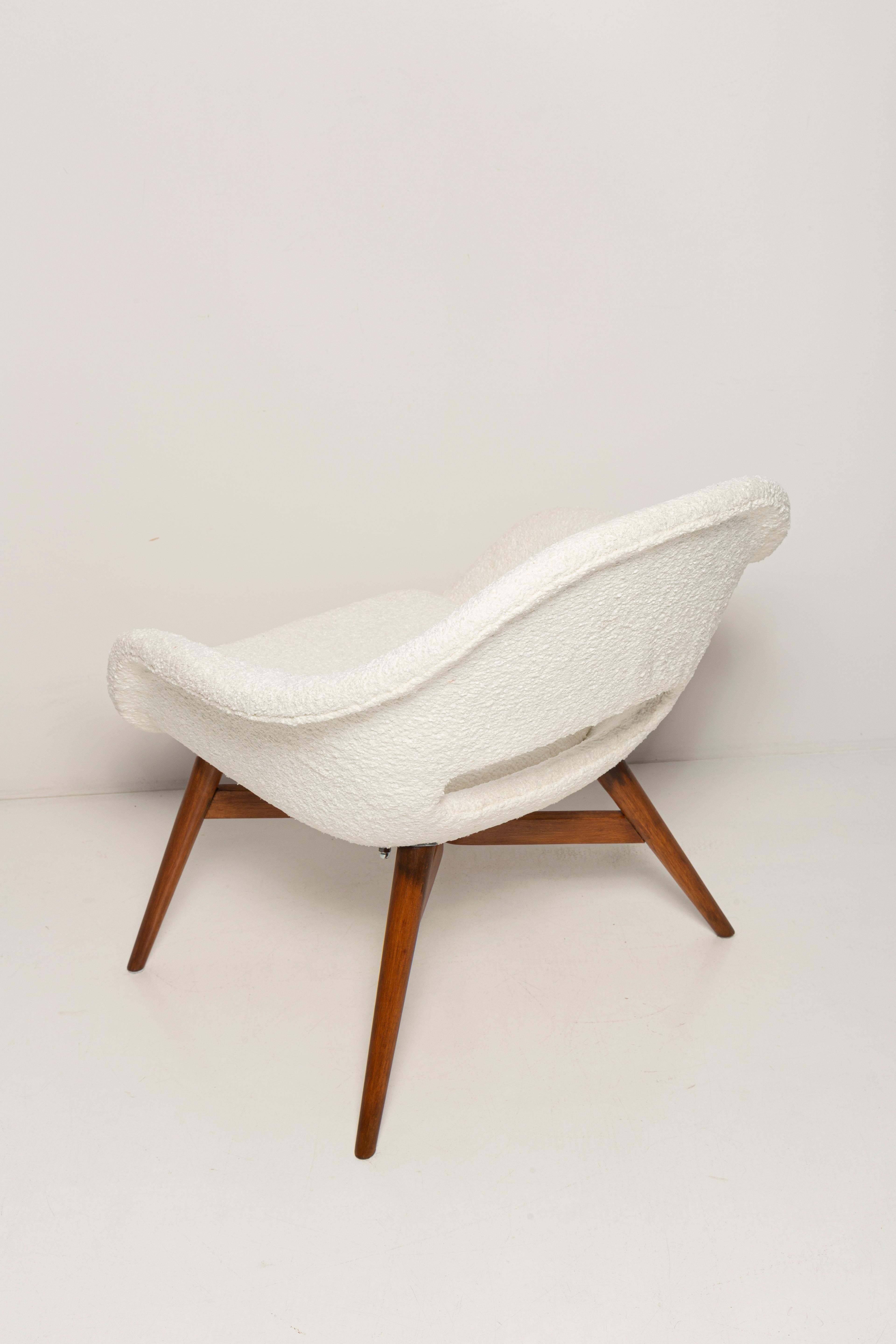 Set of 2 Mid Century White Boucle Shell Chairs, M Navratil, Czechoslovakia, 1960 For Sale 4