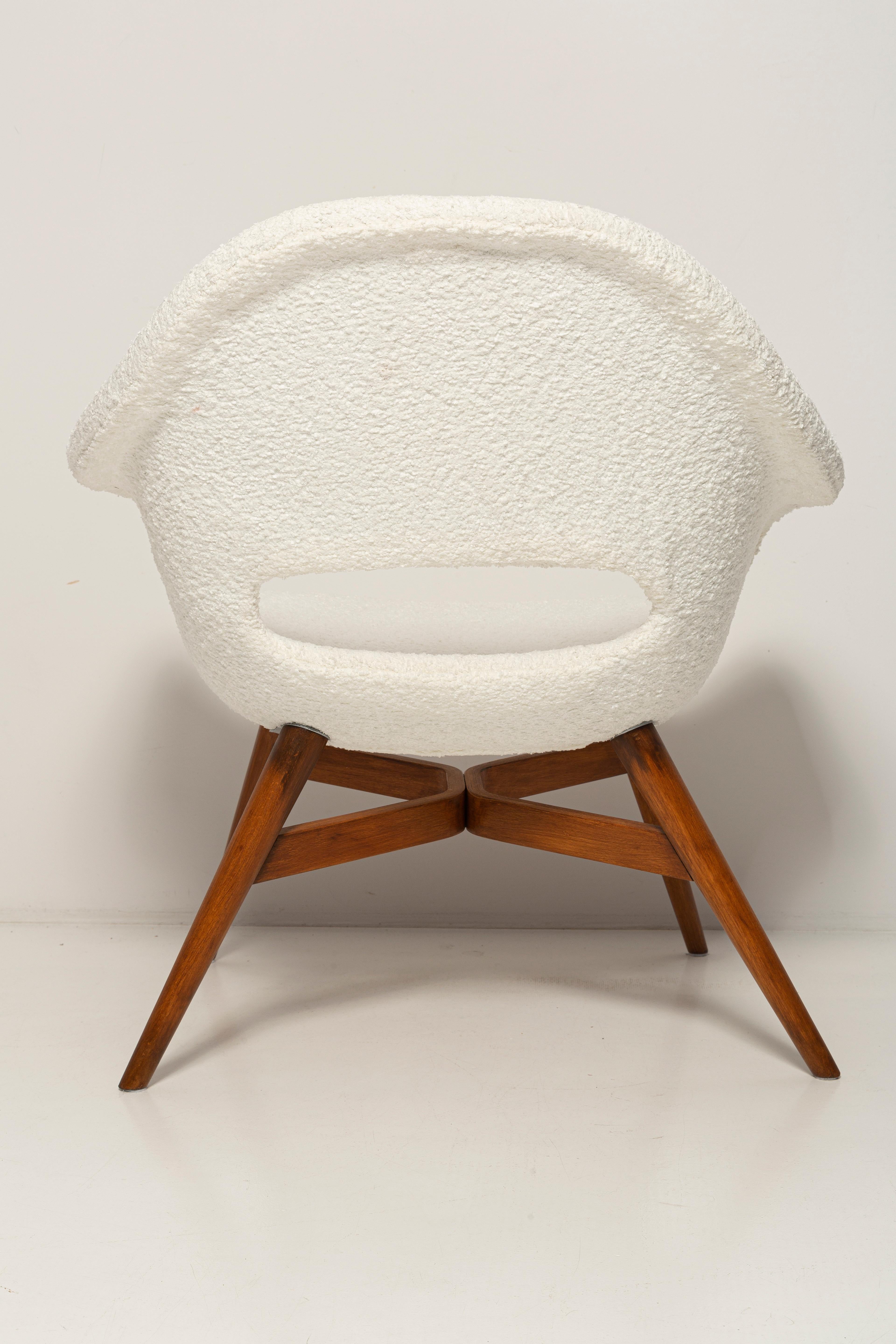 Set of 2 Mid Century White Boucle Shell Chairs, M Navratil, Czechoslovakia, 1960 For Sale 5