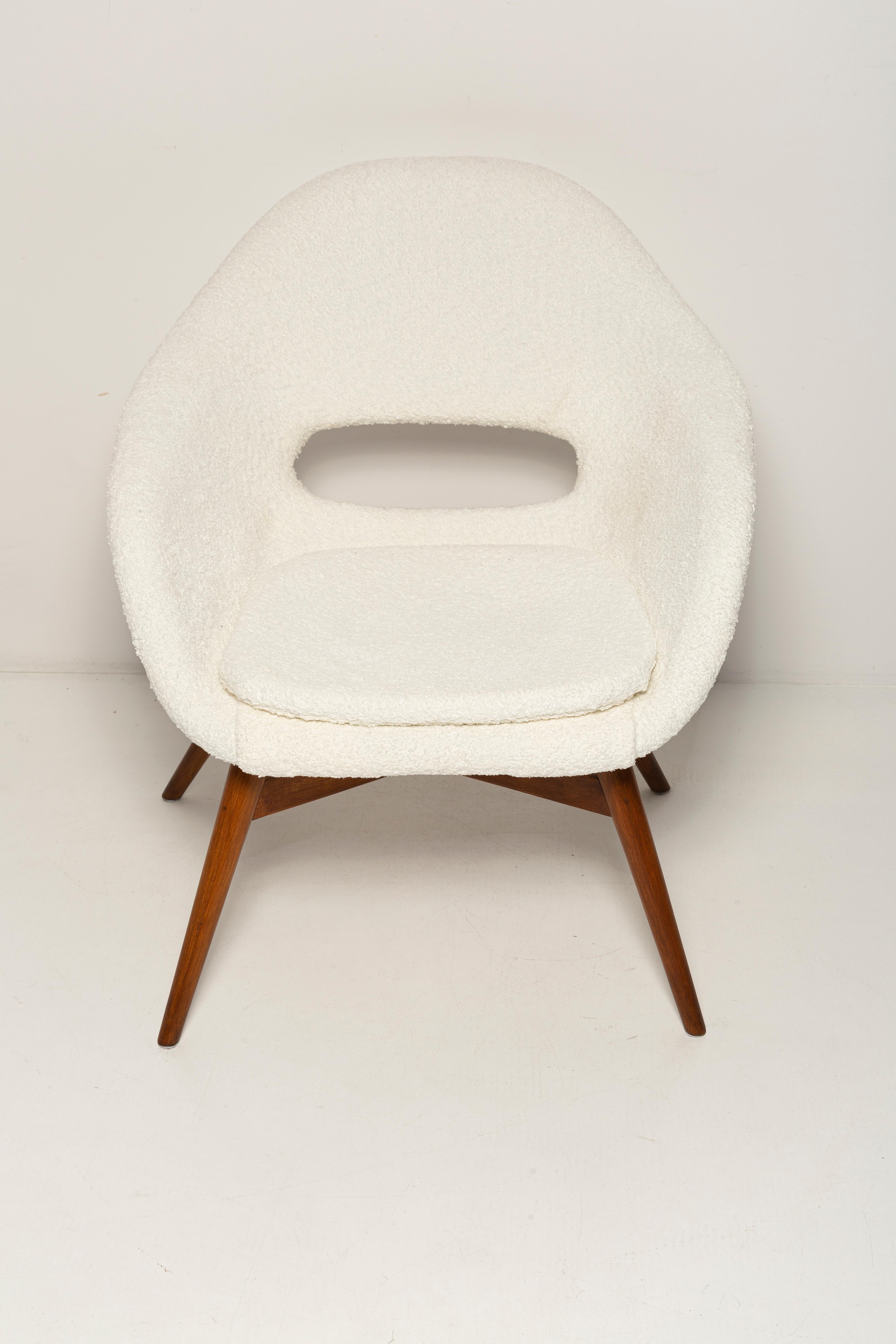 Set of 2 Mid Century White Boucle Shell Chairs, M Navratil, Czechoslovakia, 1960 For Sale 1