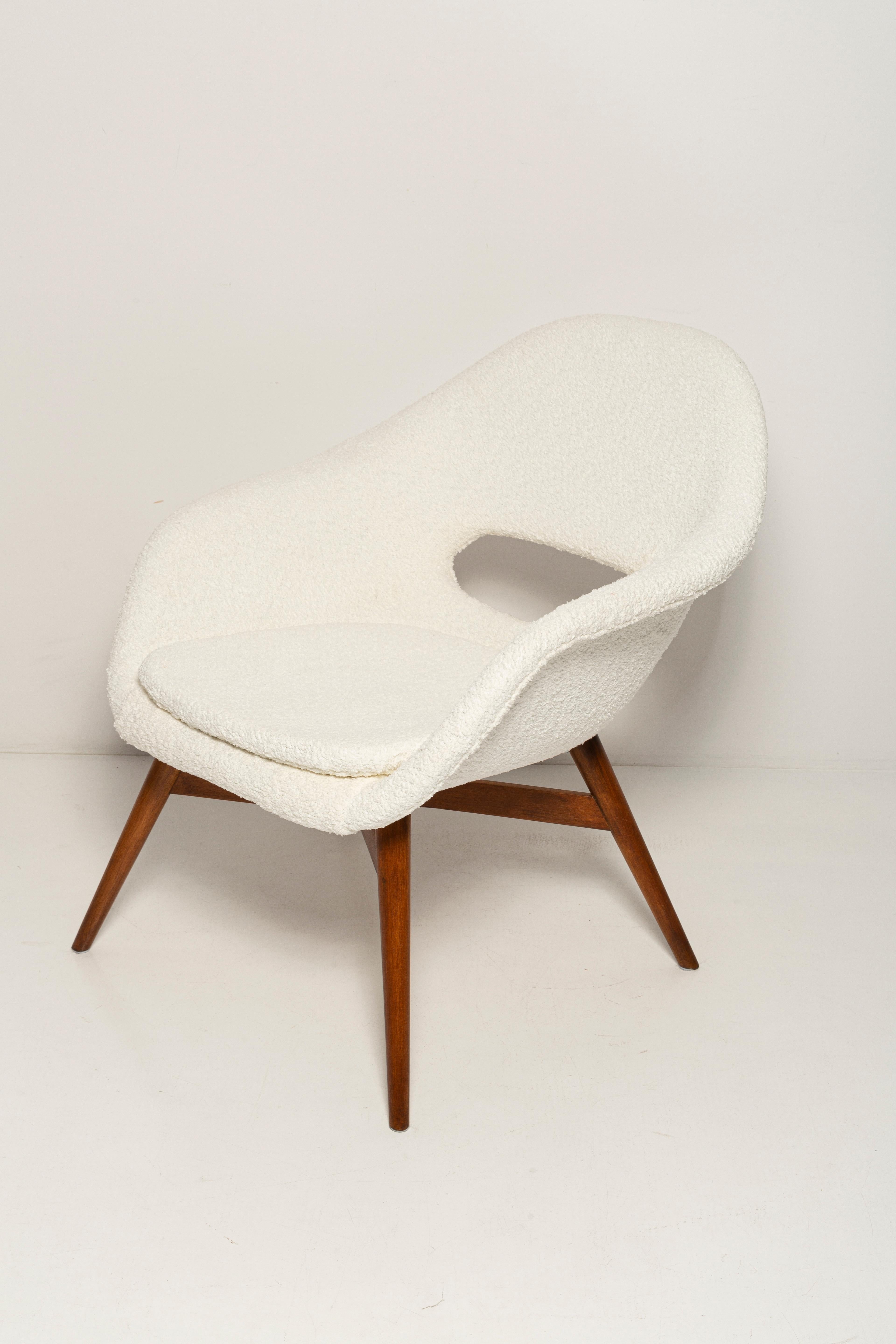 Set of 2 Mid Century White Boucle Shell Chairs, M Navratil, Czechoslovakia, 1960 For Sale 2