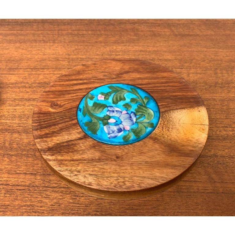 XX secolo Set di 2 piatti in legno e ceramica di metà secolo, anni '60 in vendita