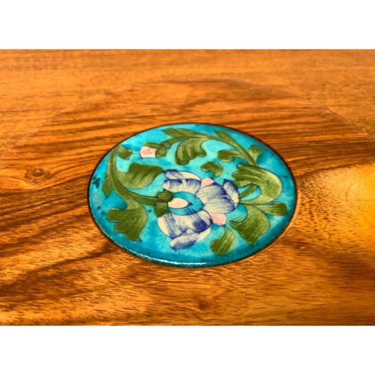 Ceramica Set di 2 piatti in legno e ceramica di metà secolo, anni '60 in vendita