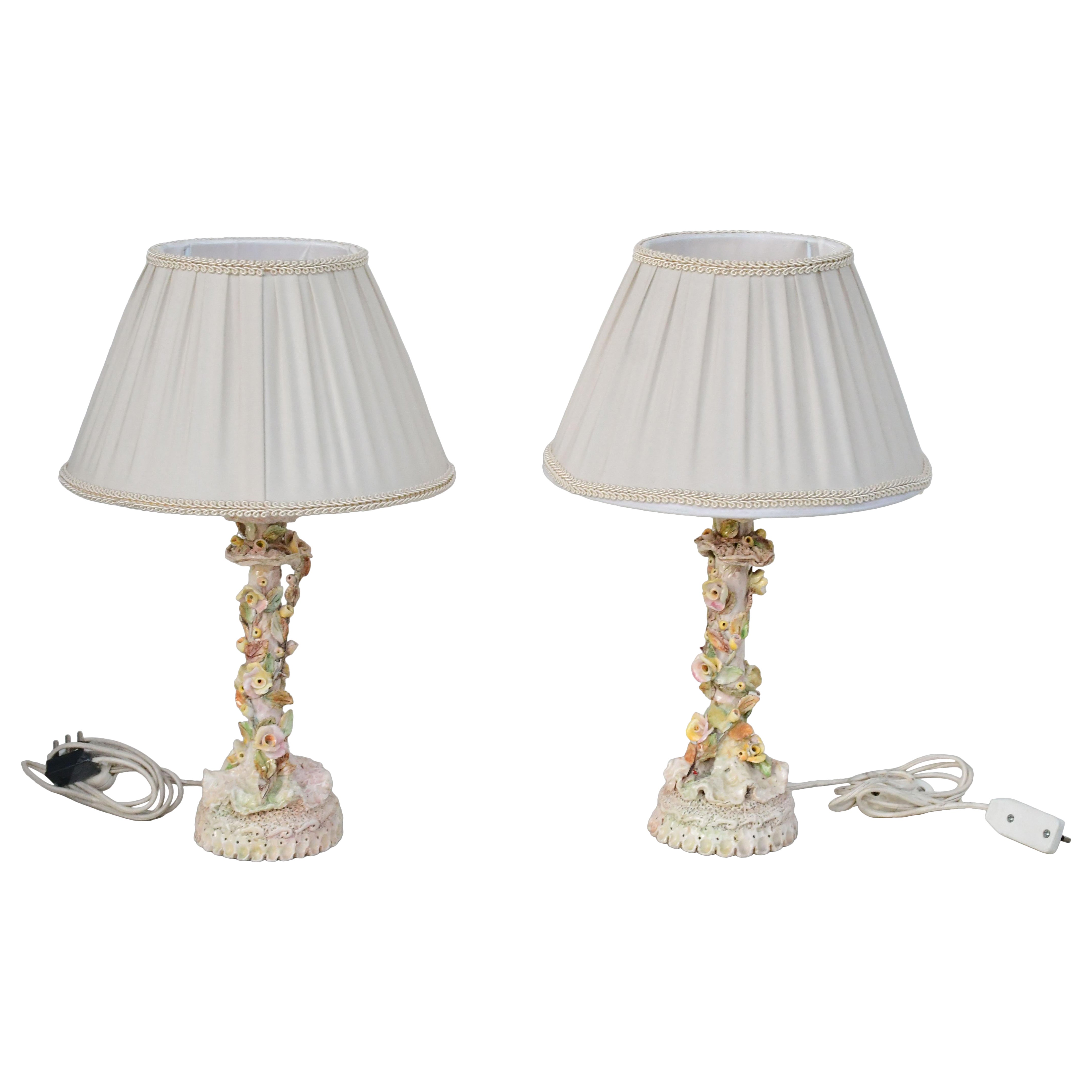 Lot de 2 lampes de table florales en céramique italiennes du milieu du siècle
