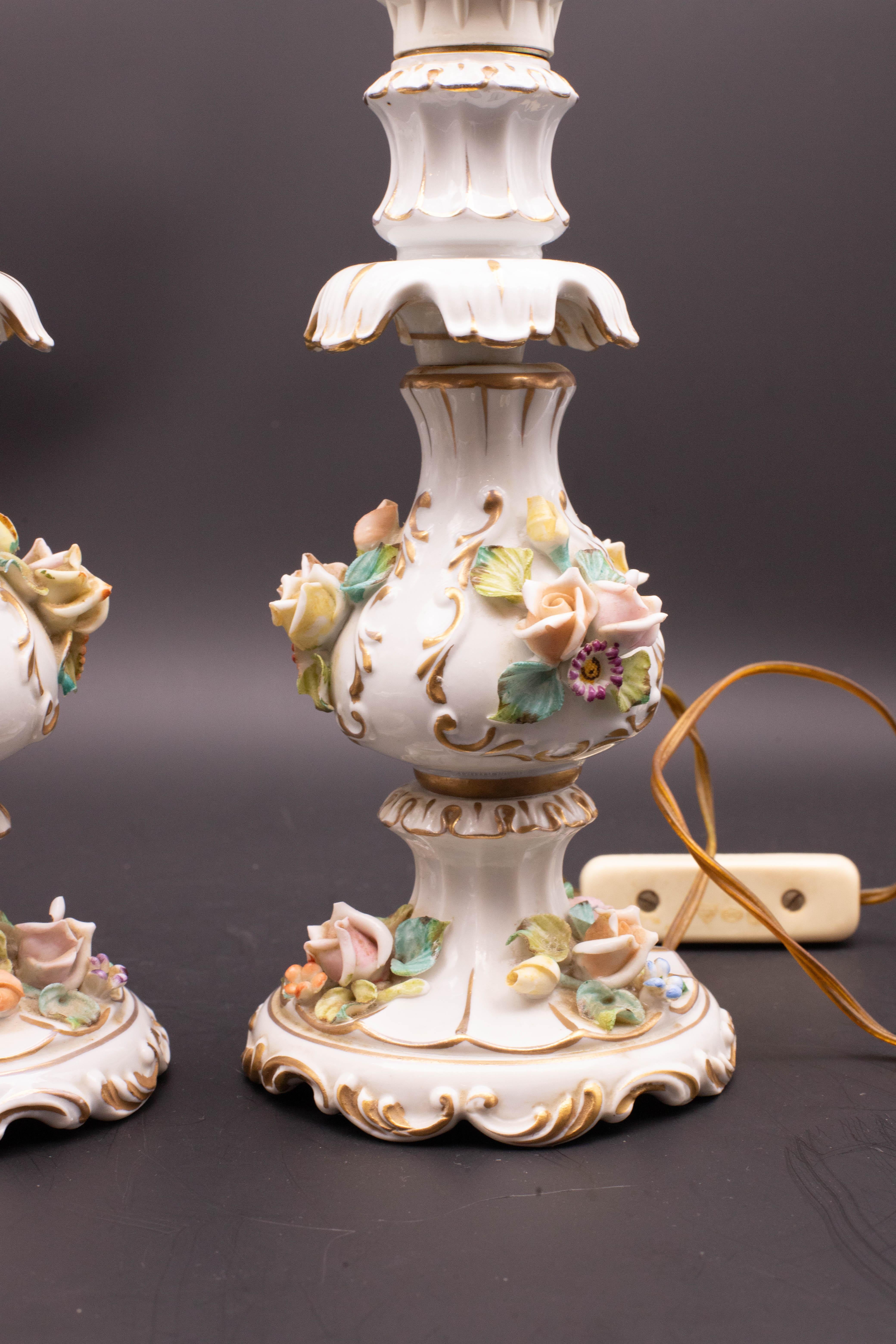 Lot de 2 lampes de table en porcelaine Capodimonte de style Modernity du milieu du siècle dernier en vente 5
