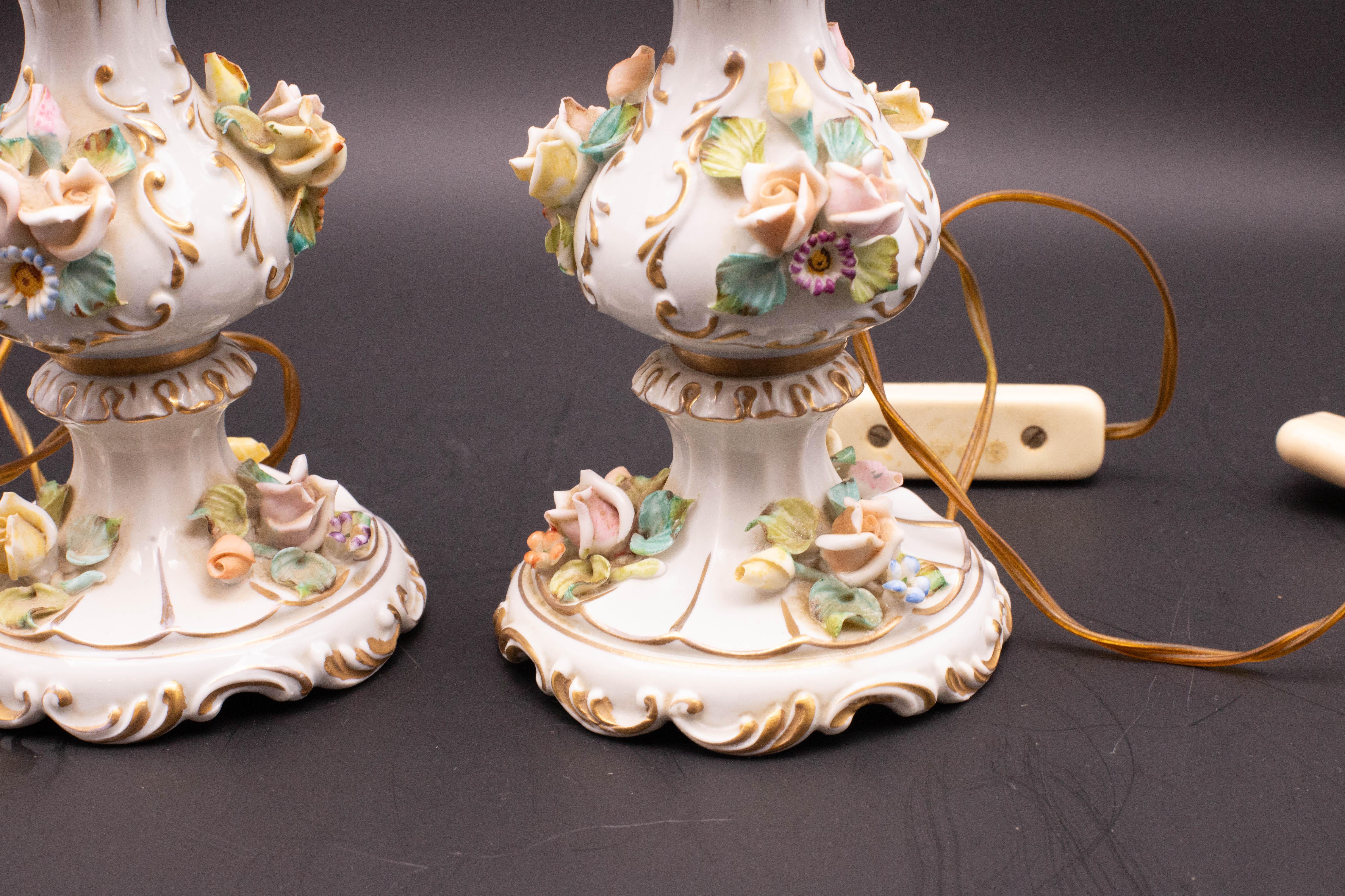 Lot de 2 lampes de table en porcelaine Capodimonte de style Modernity du milieu du siècle dernier en vente 6