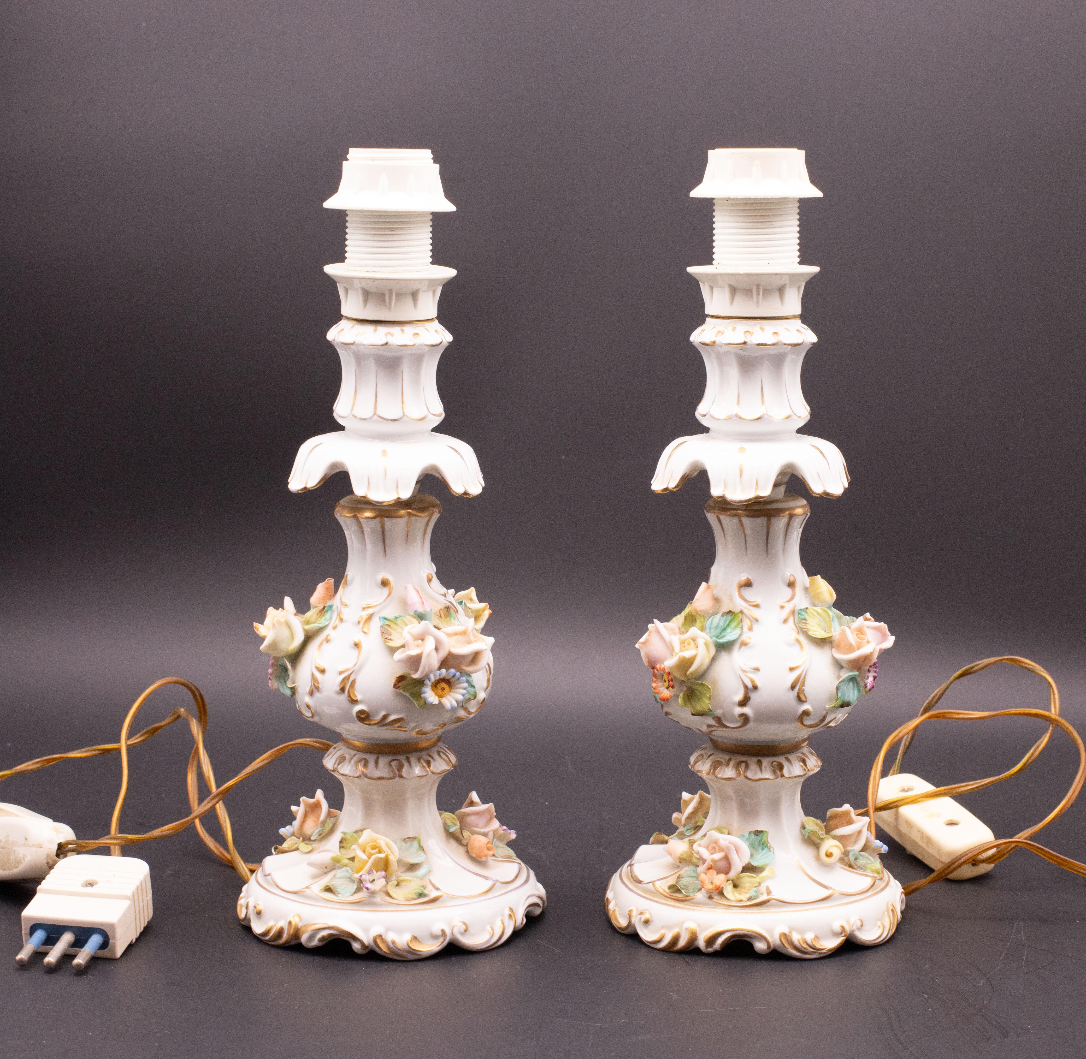 Porcelaine Lot de 2 lampes de table en porcelaine Capodimonte de style Modernity du milieu du siècle dernier en vente