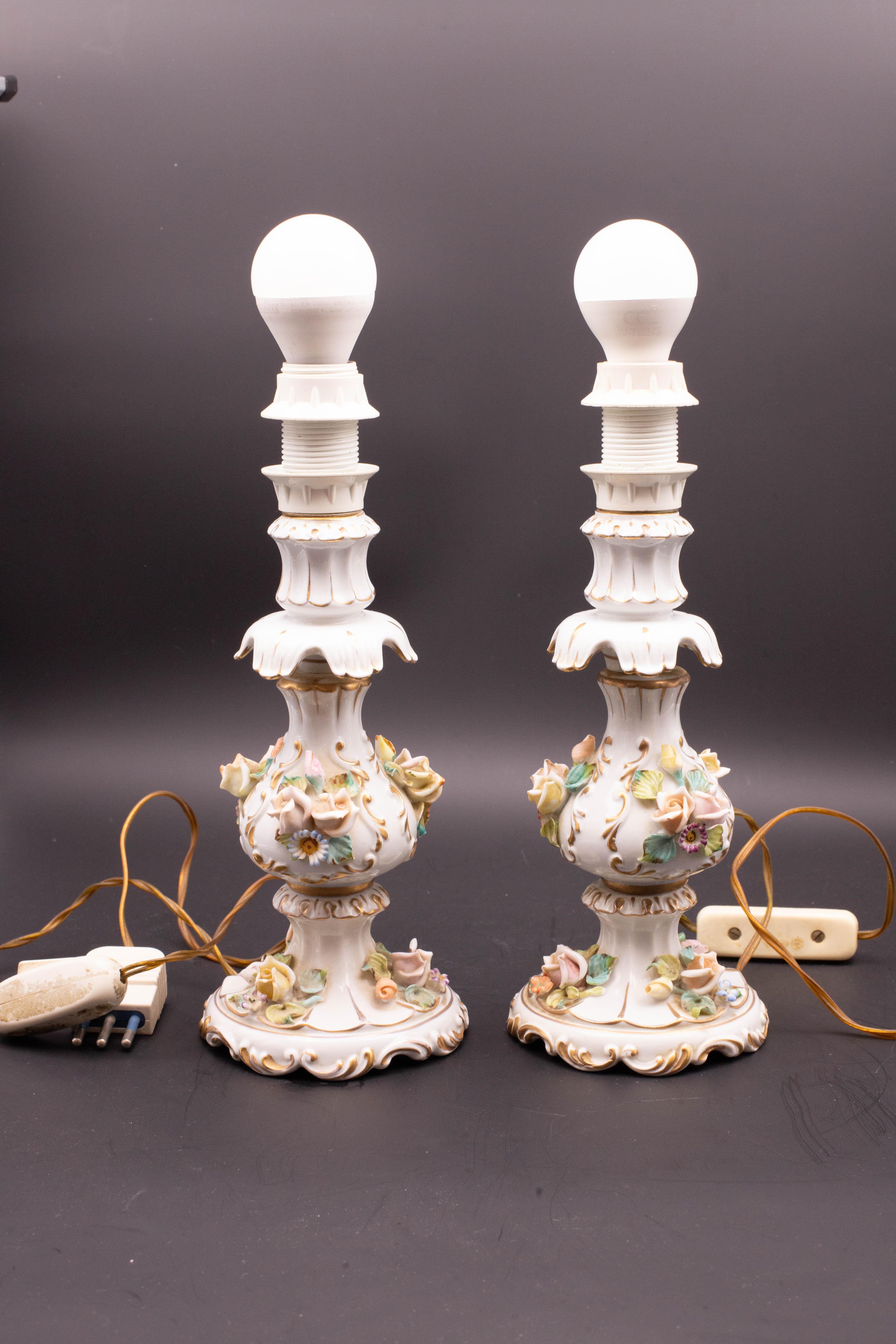 Lot de 2 lampes de table en porcelaine Capodimonte de style Modernity du milieu du siècle dernier en vente 1