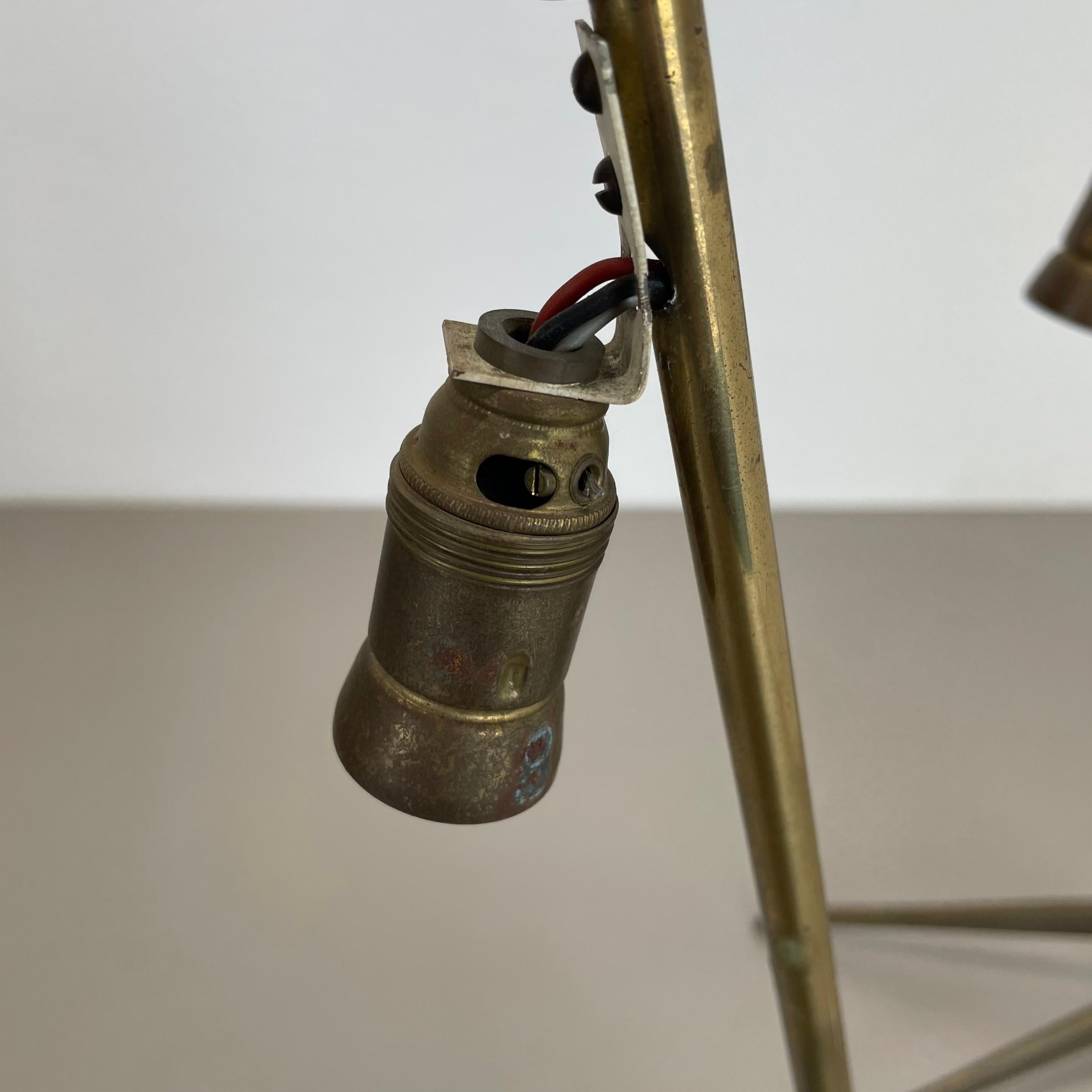 Ensemble de 2 lampes de table en laiton modernes du milieu du siècle dernier attribuées à J.T KALMAR, Autriche 1950 en vente 6