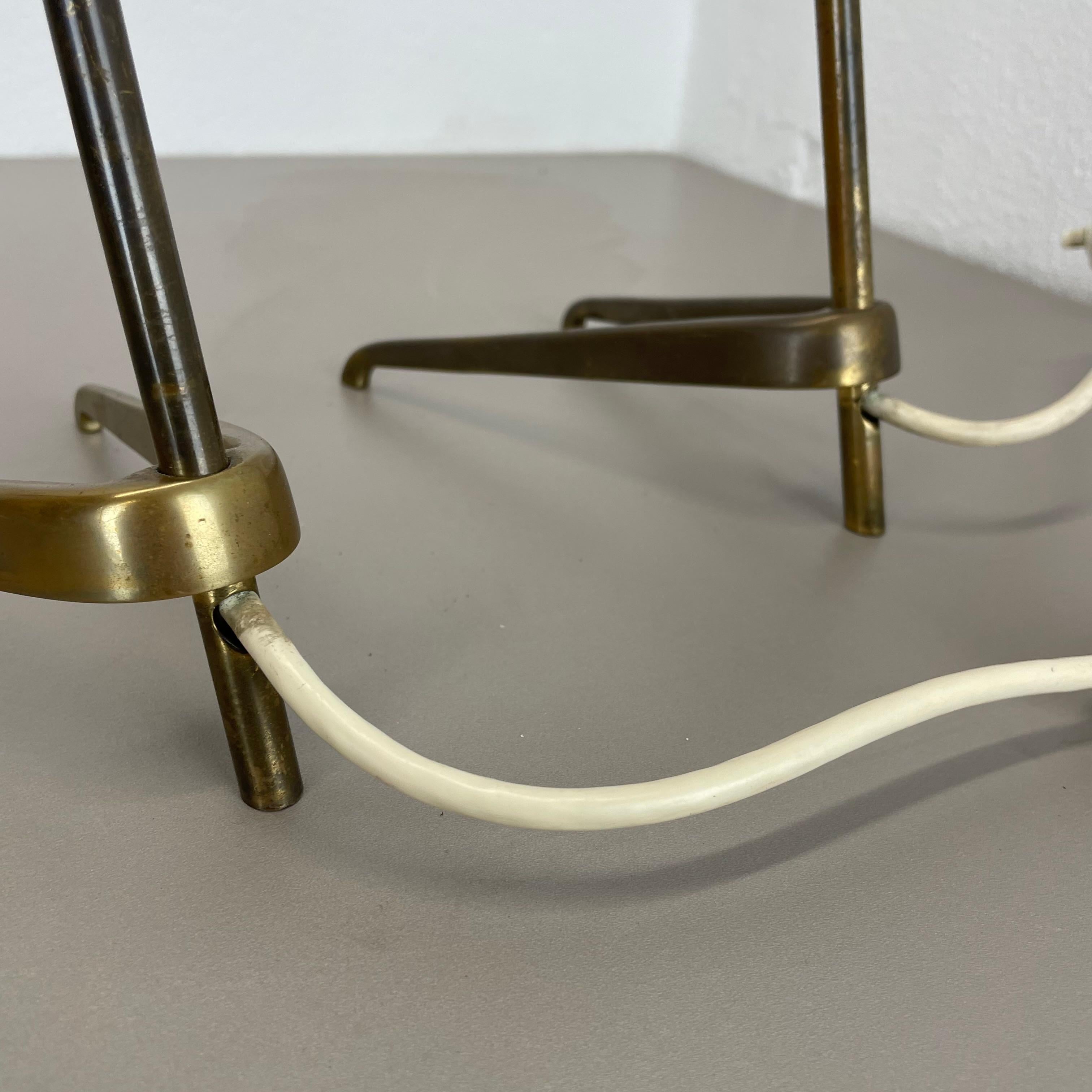 Ensemble de 2 lampes de table en laiton modernes du milieu du siècle dernier attribuées à J.T KALMAR, Autriche 1950 en vente 7