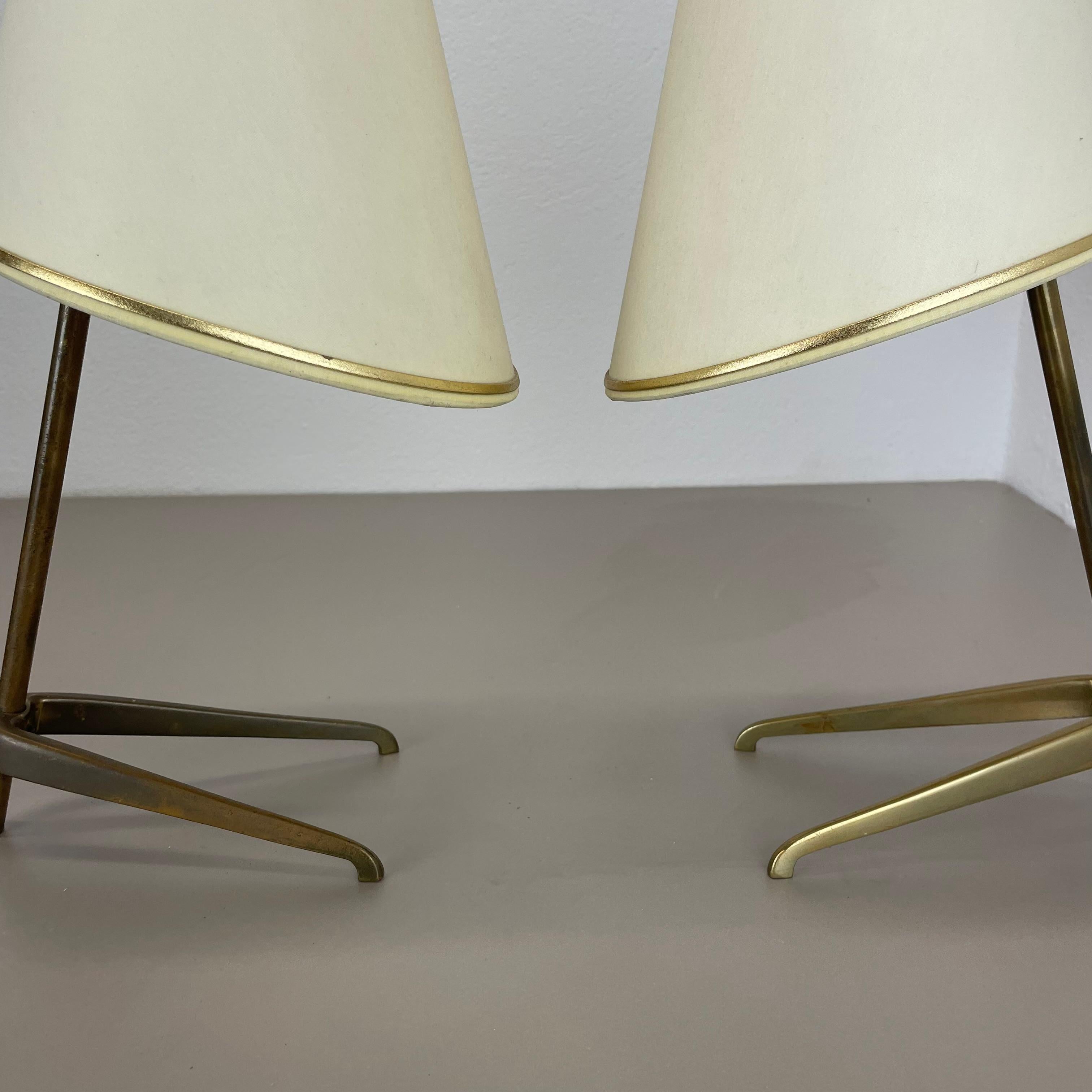 Autrichien Ensemble de 2 lampes de table en laiton modernes du milieu du siècle dernier attribuées à J.T KALMAR, Autriche 1950 en vente